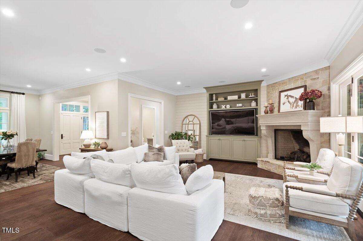 800 Lakestone Drive