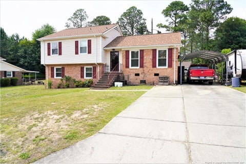 Photo of 528 Carteret Place, Fayetteville, NC 28311 (MLS # LP764043)