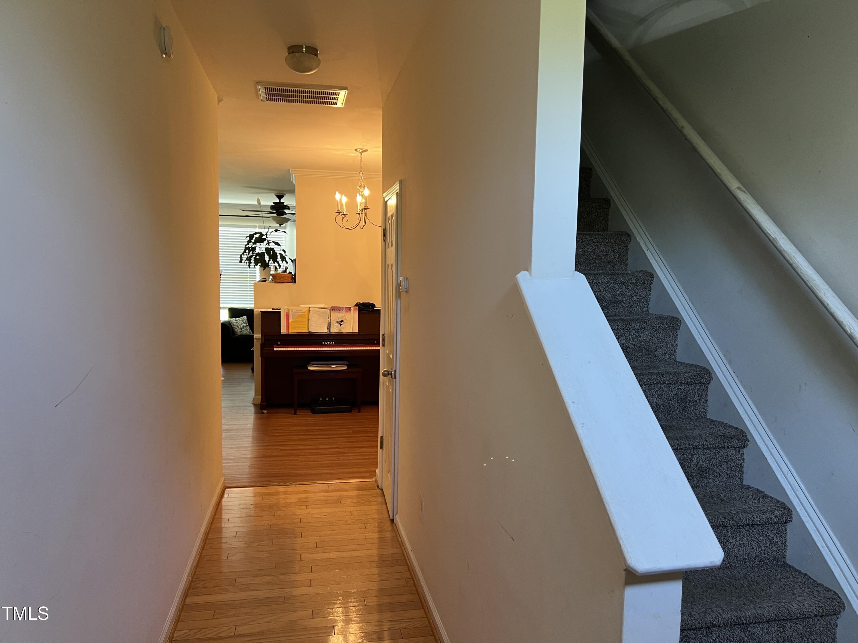 933 Shining Wire Way