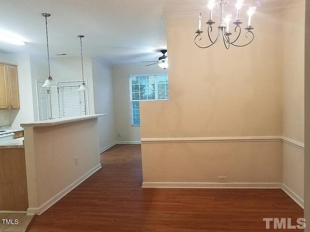 933 Shining Wire Way