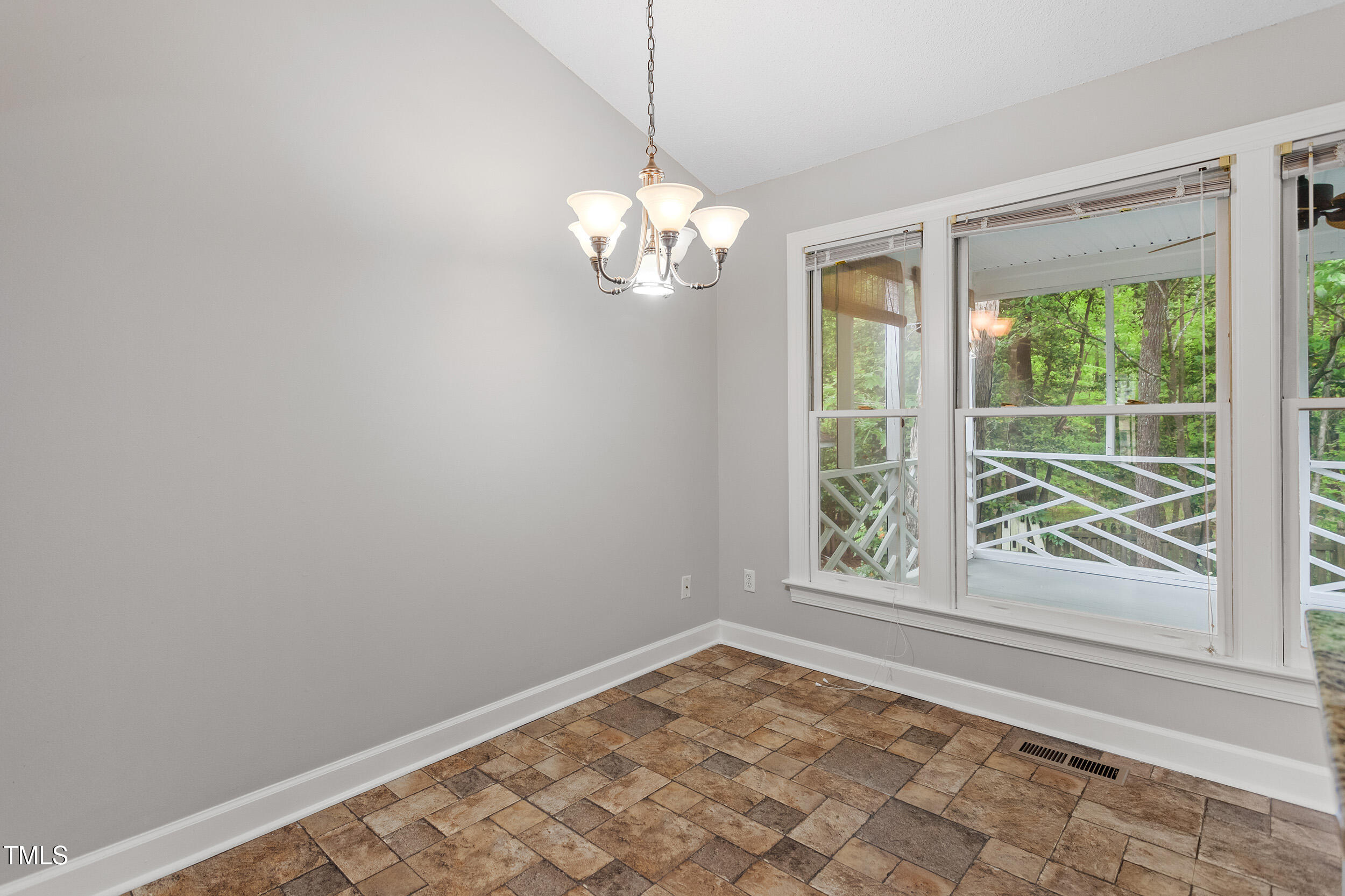 Raleigh, North Carolina 27604, United States, 3 Bedrooms Bedrooms, ,2 BathroomsBathrooms,Residential,Pending,114543