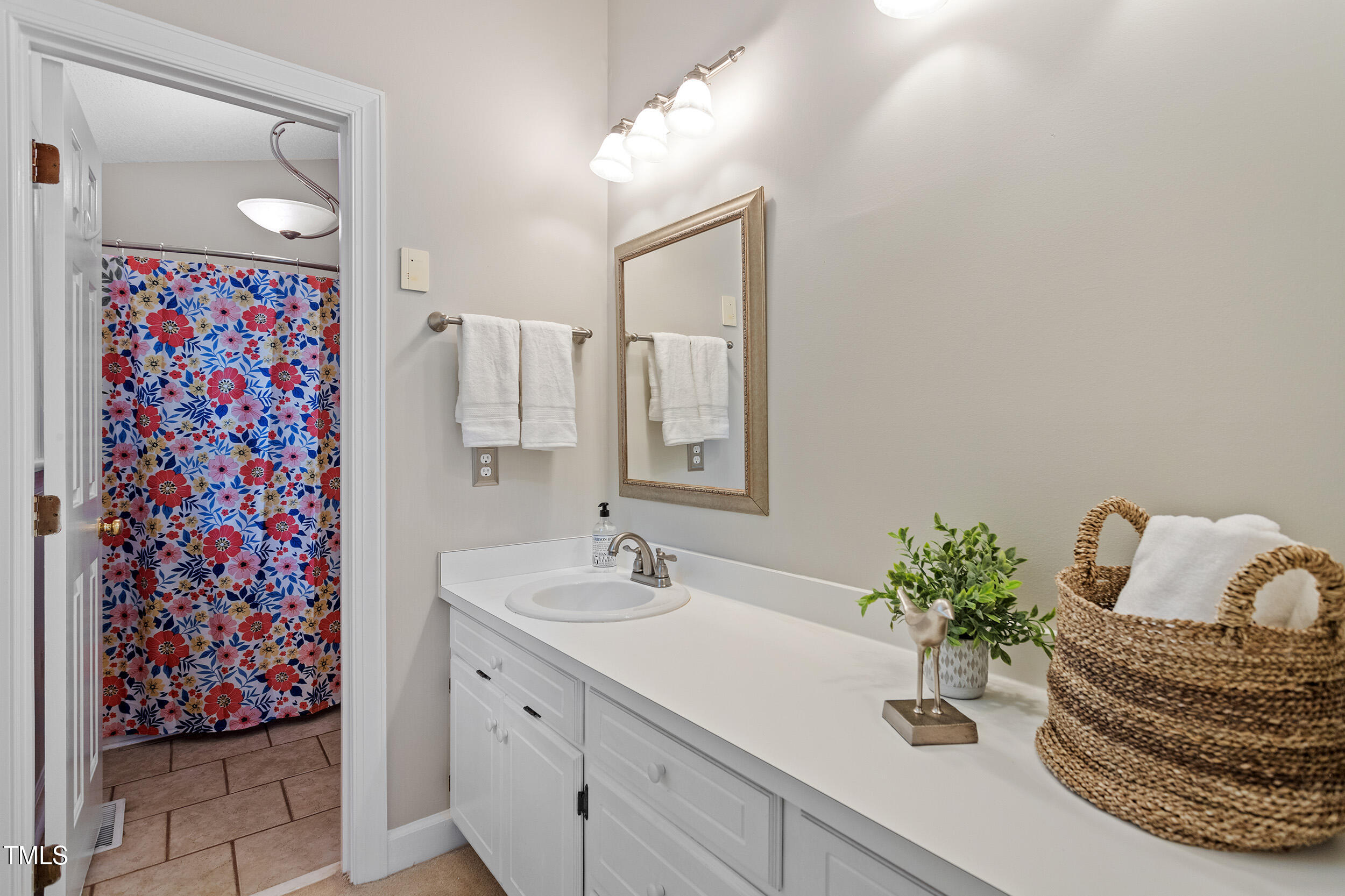 Raleigh, North Carolina 27604, United States, 3 Bedrooms Bedrooms, ,2 BathroomsBathrooms,Residential,Pending,114543