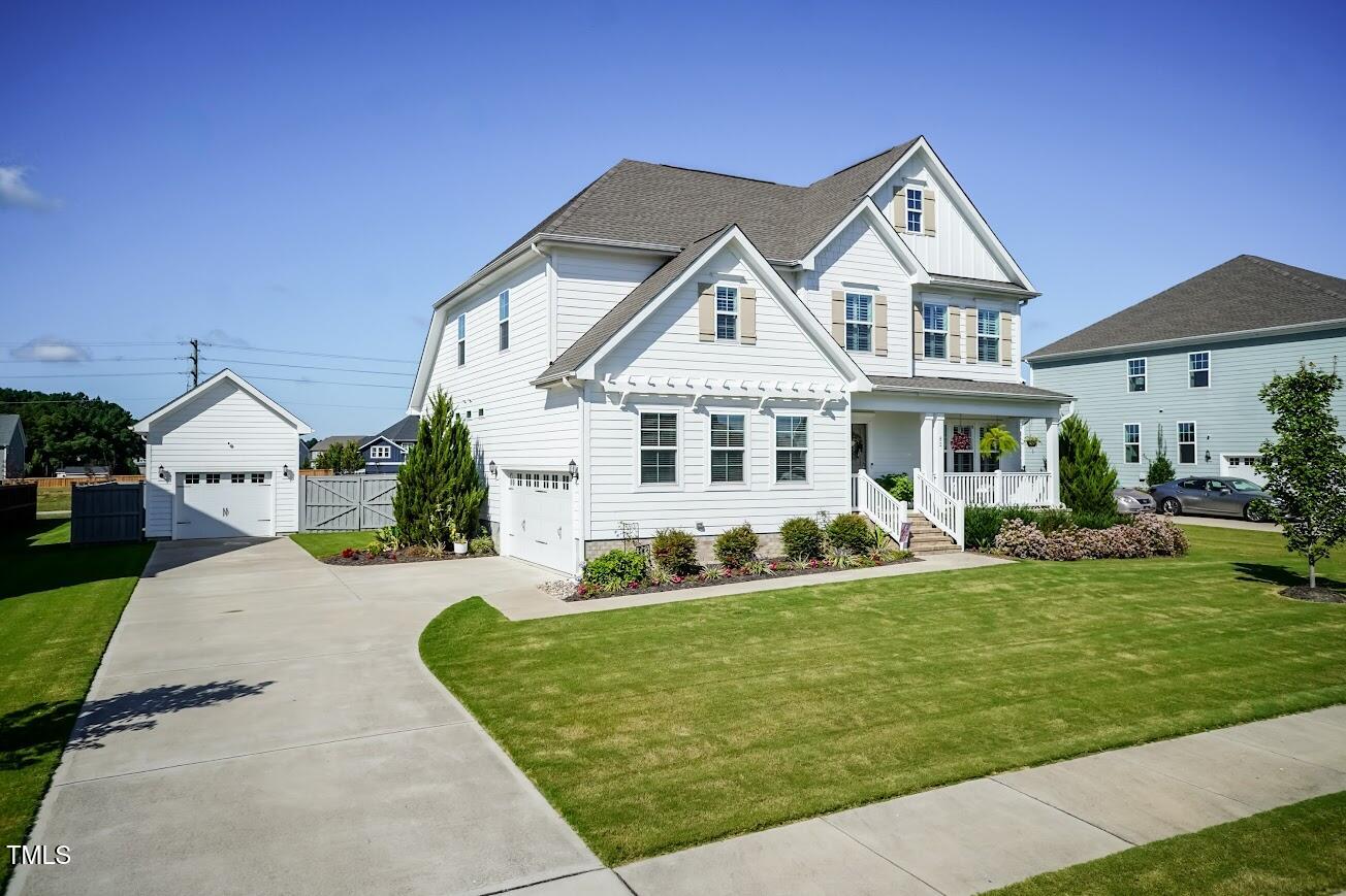 82 Dungannon Loop