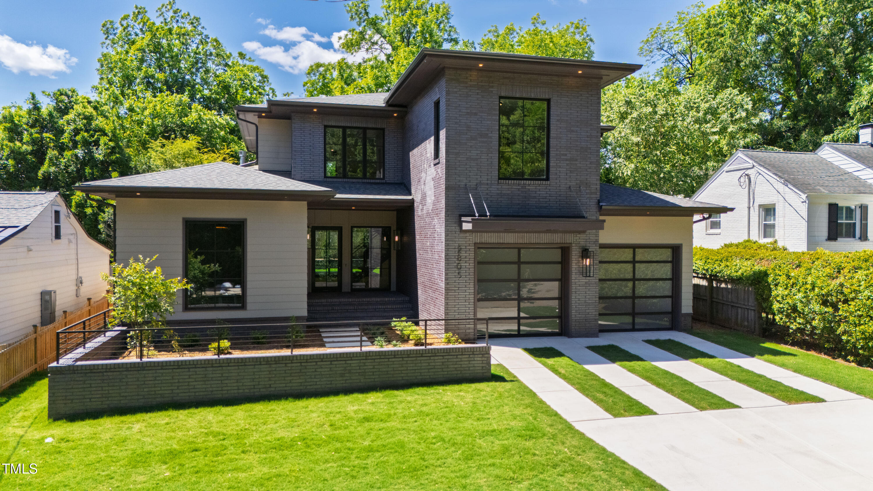 2805 Van Dyke Avenue