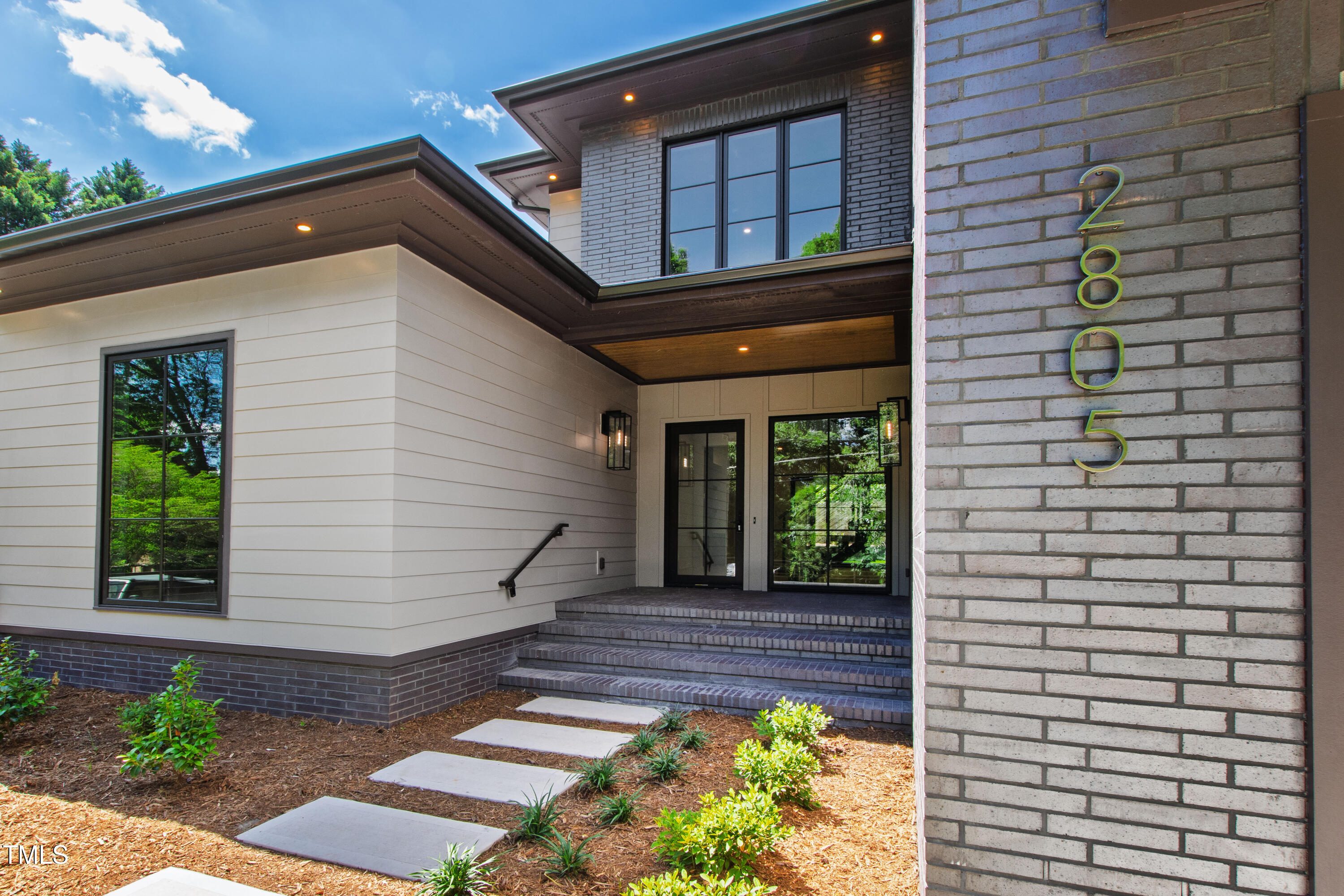 2805 Van Dyke Avenue