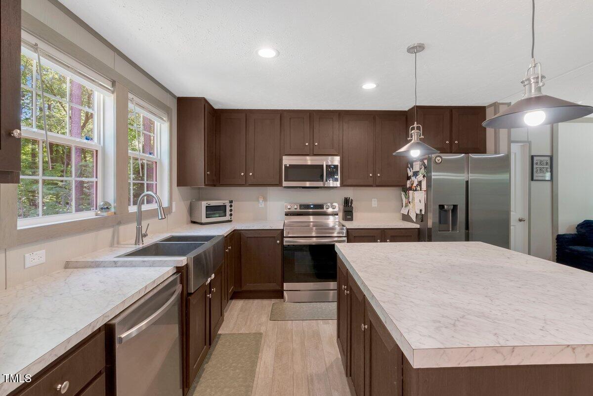 6082 Zachary Lane Lane 1s