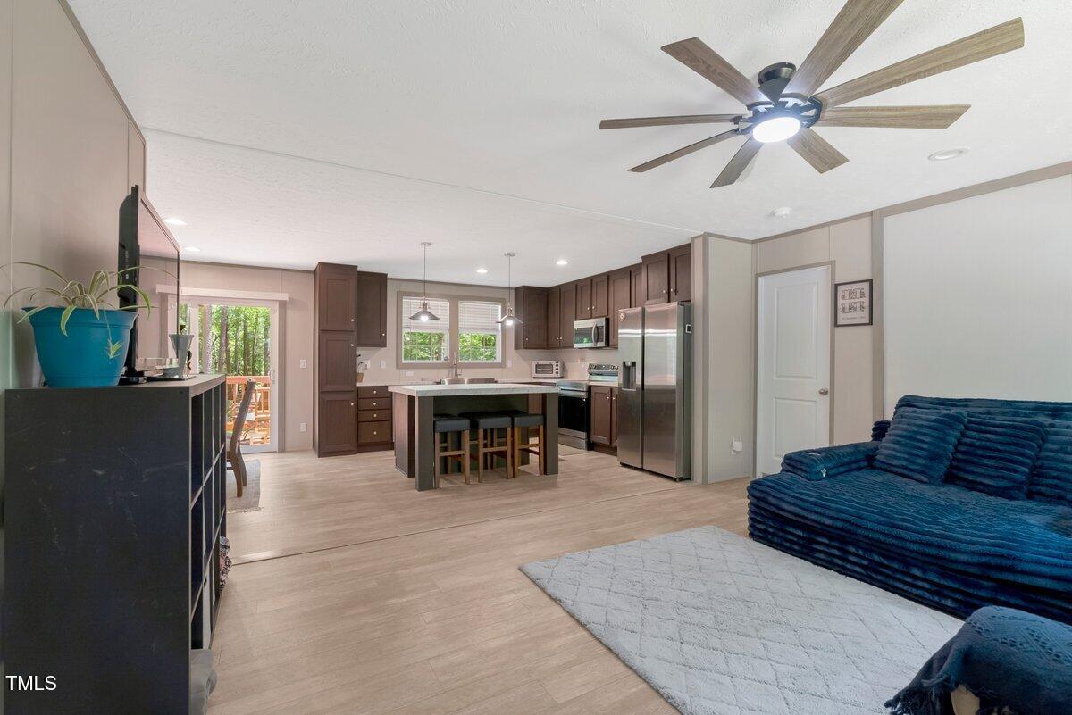 6082 Zachary Lane Lane 1s