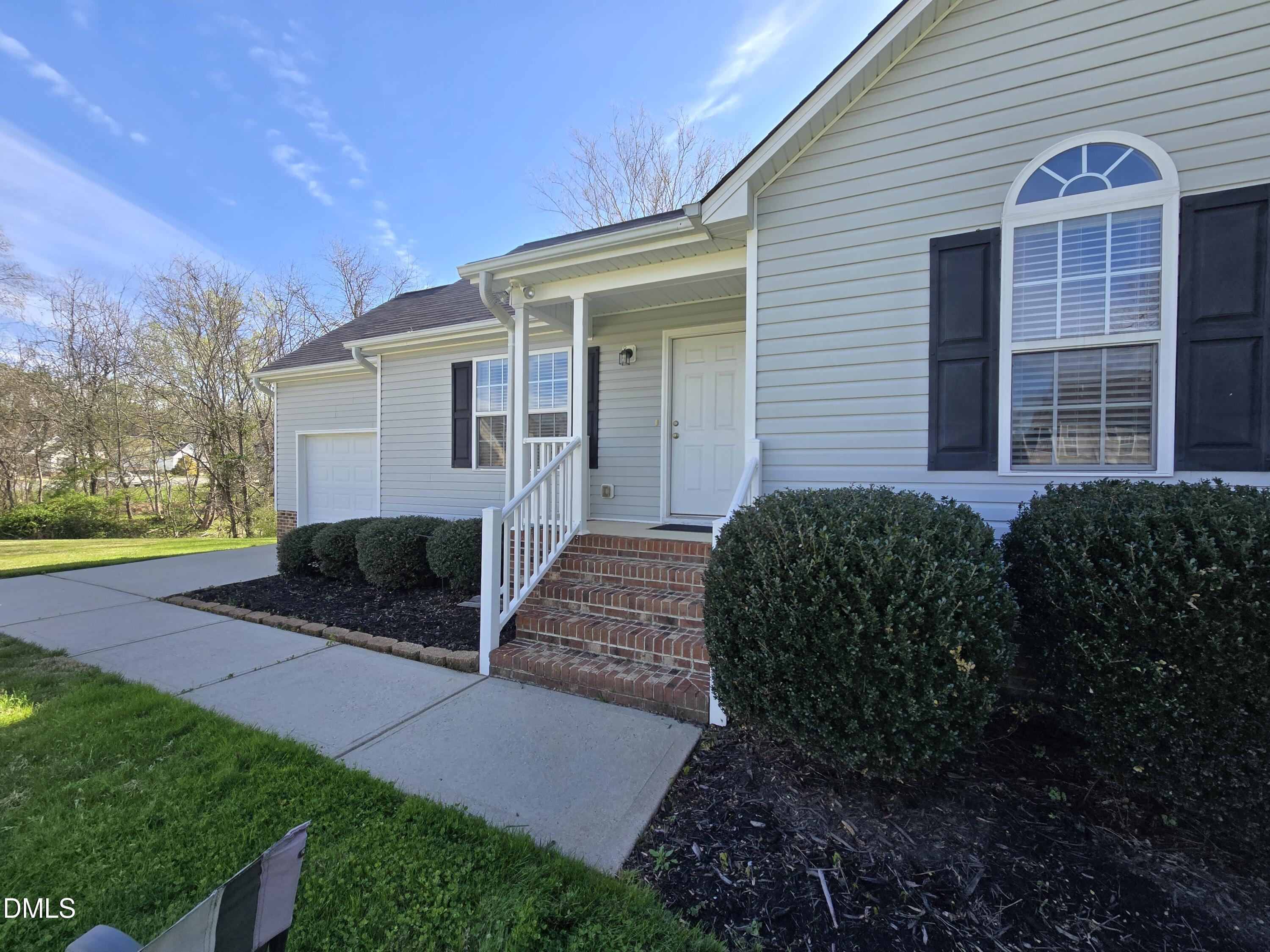 202 E Sebastian Court