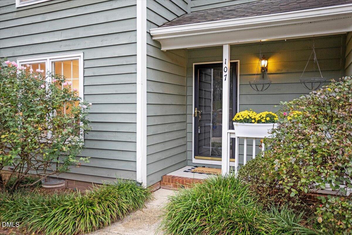 107 Weathersfield Drive