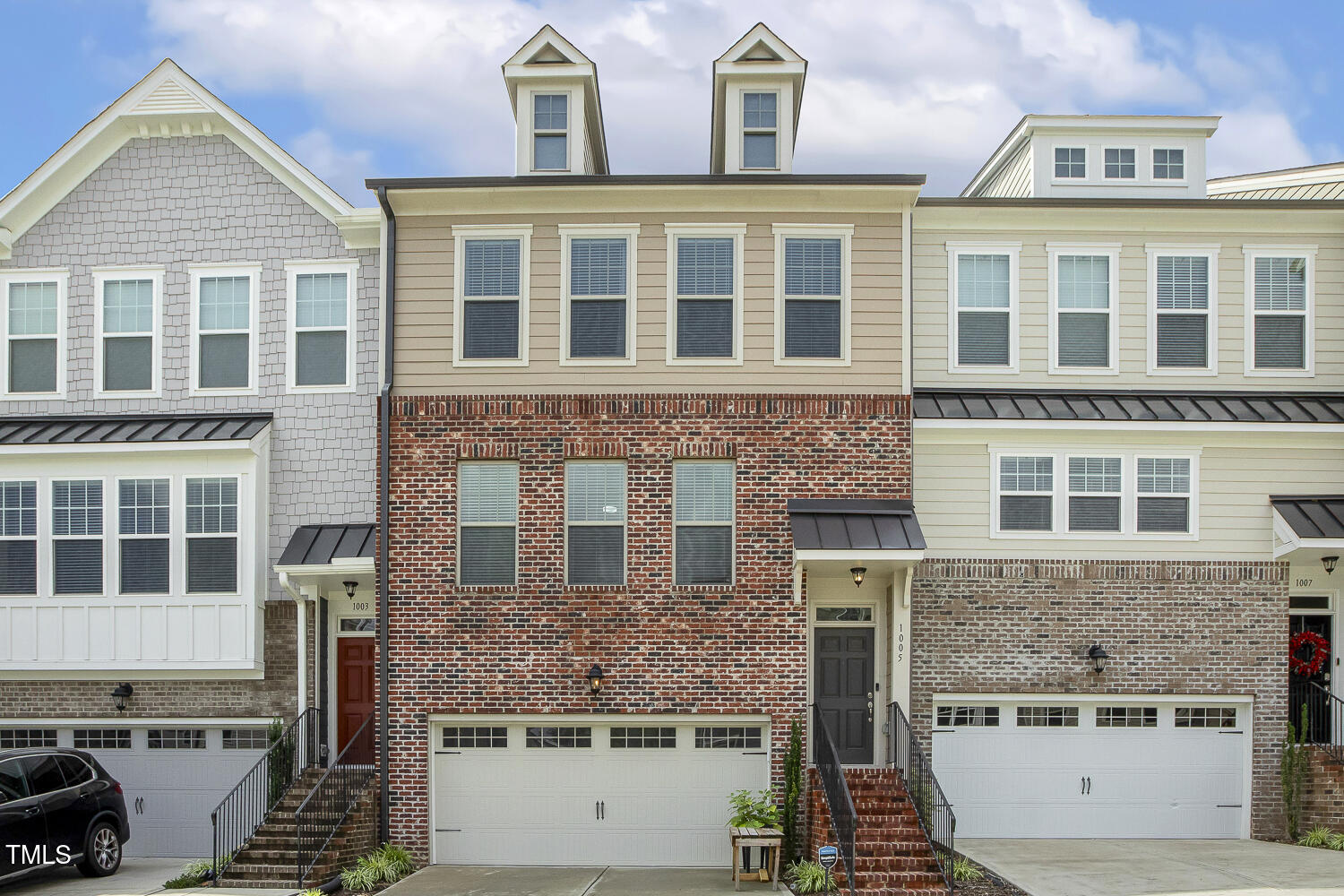 1005 Lathrop Lane
