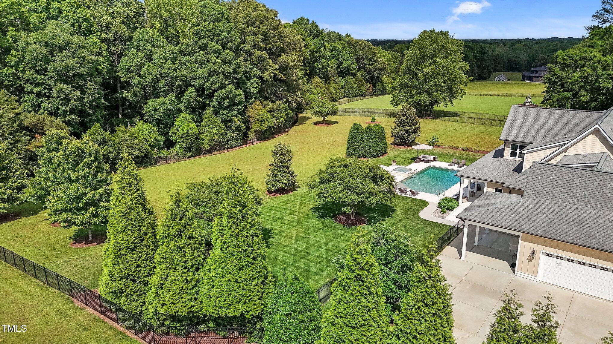60 Hartwood Lane