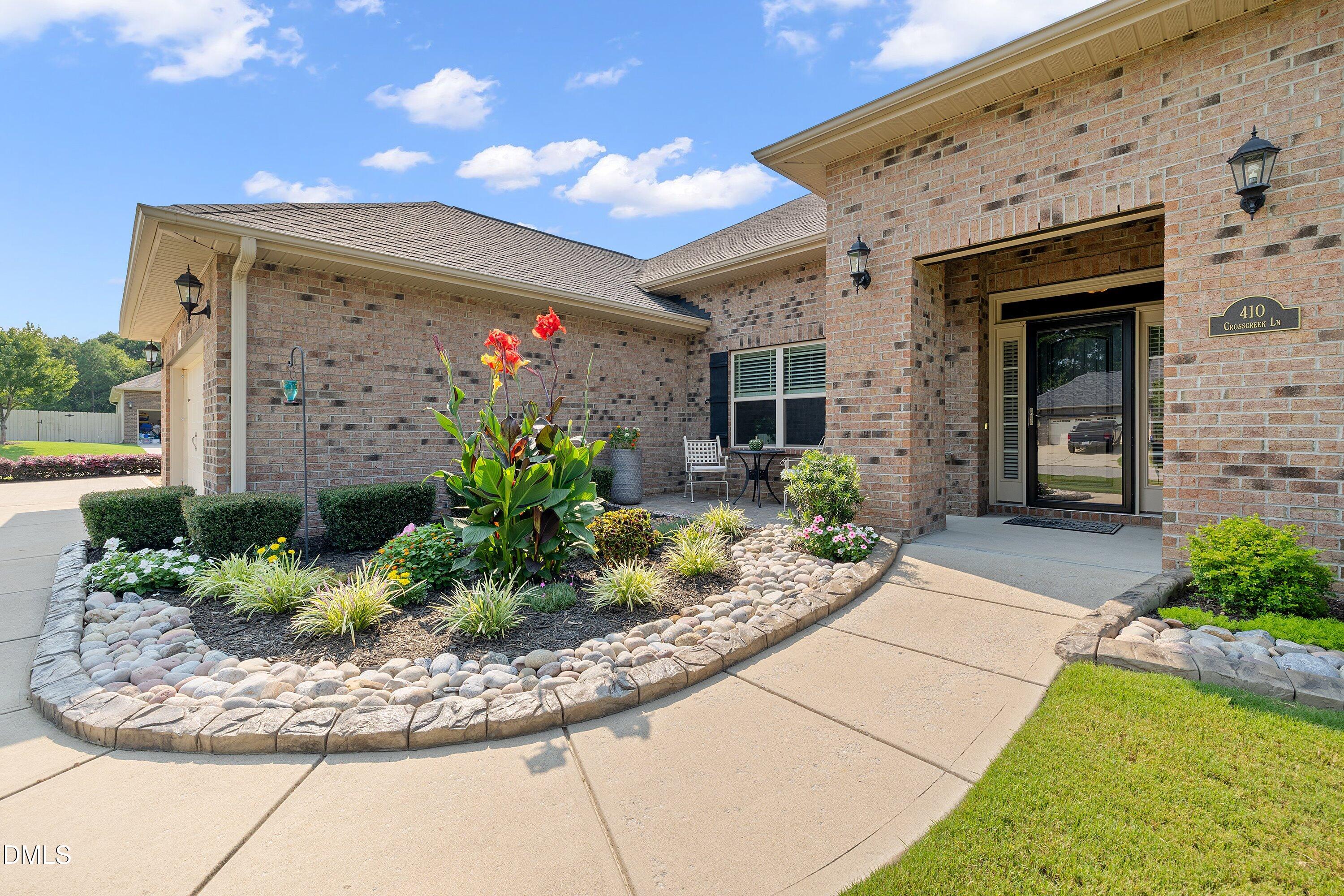 410 Crosscreek Lane