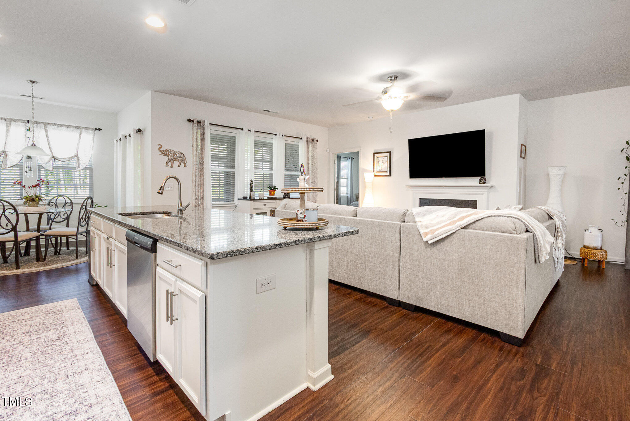 46 S Great White Way