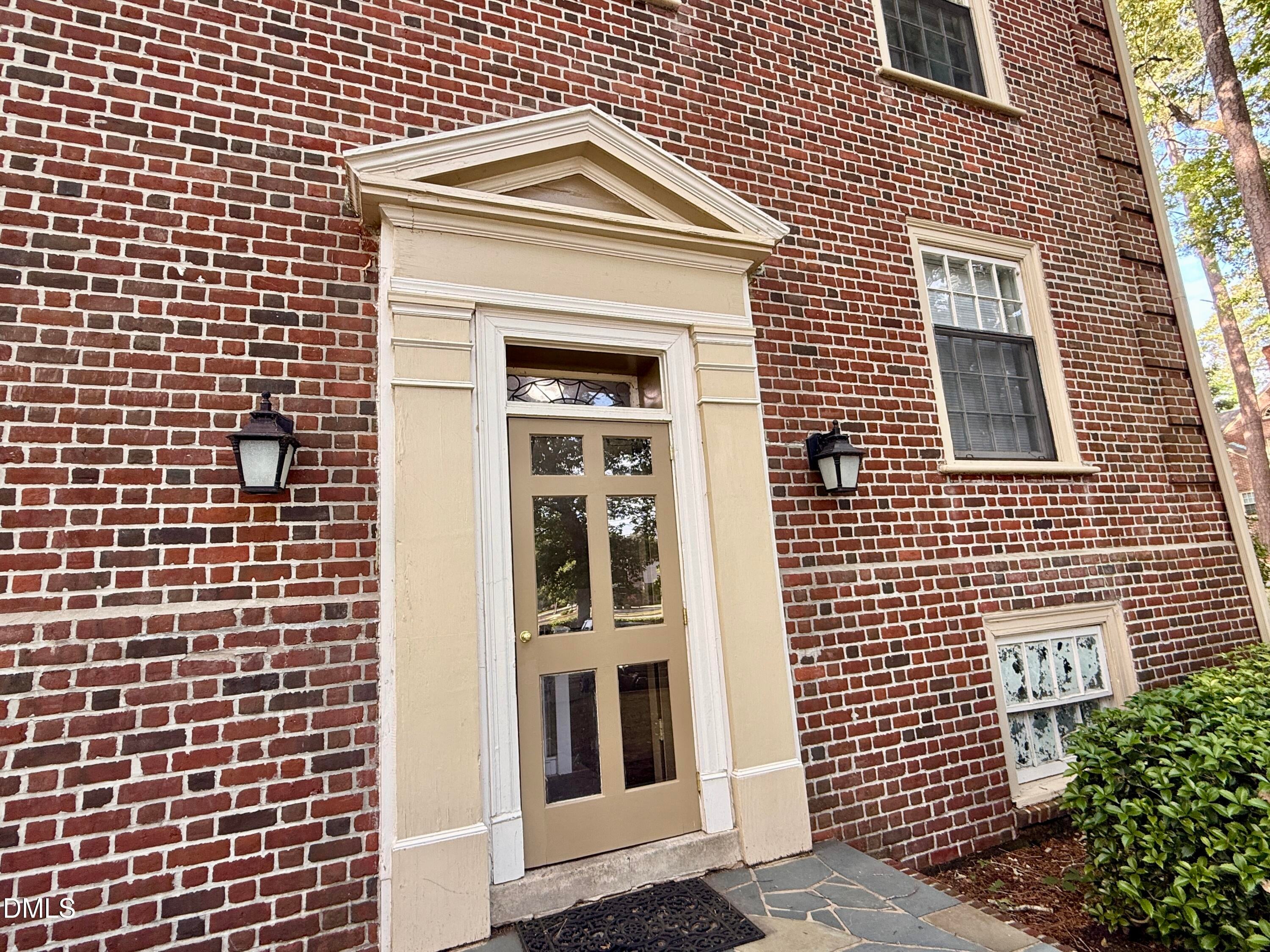 915 Raleigh Road Parkway W