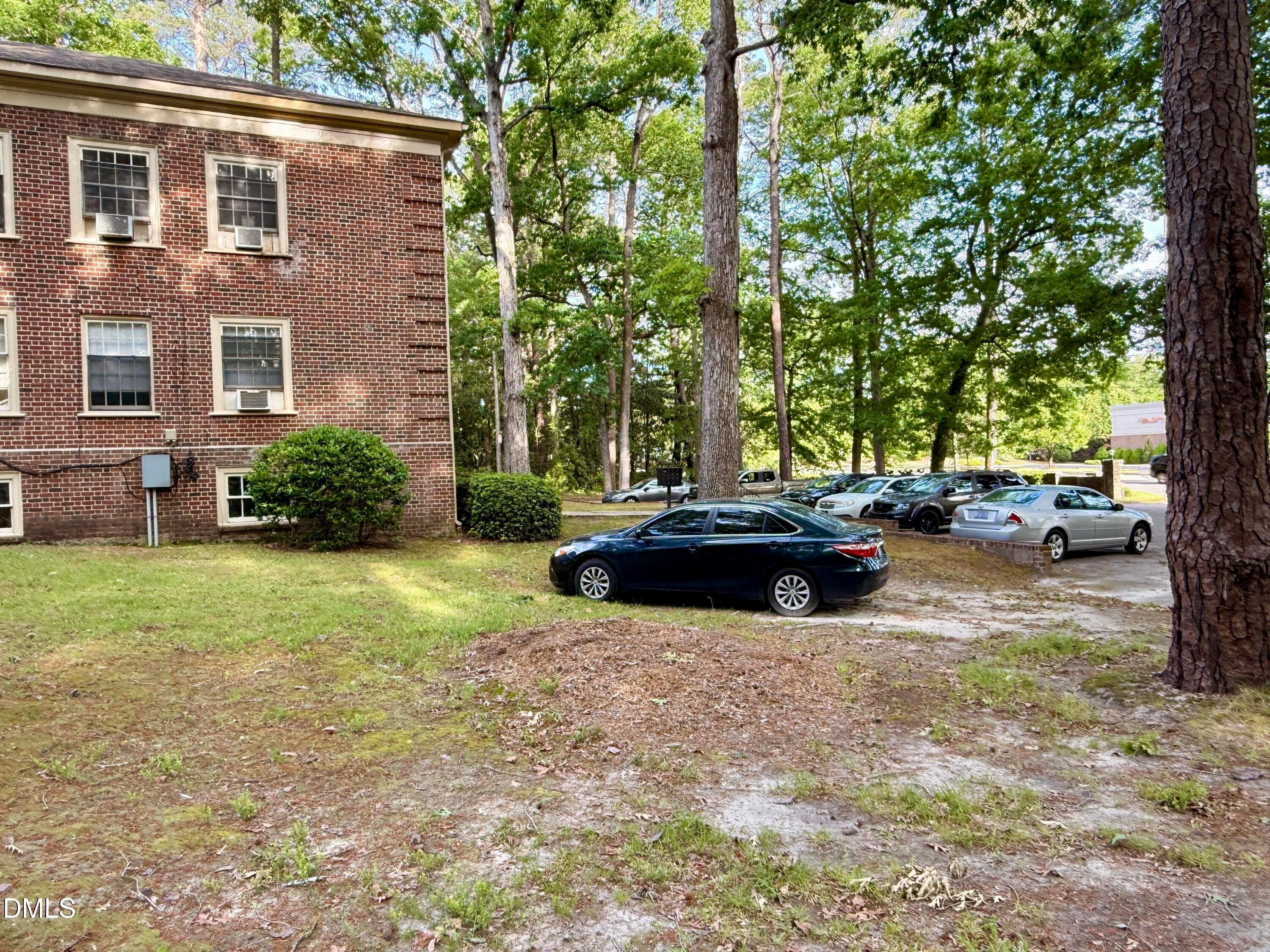 915 Raleigh Road Parkway W