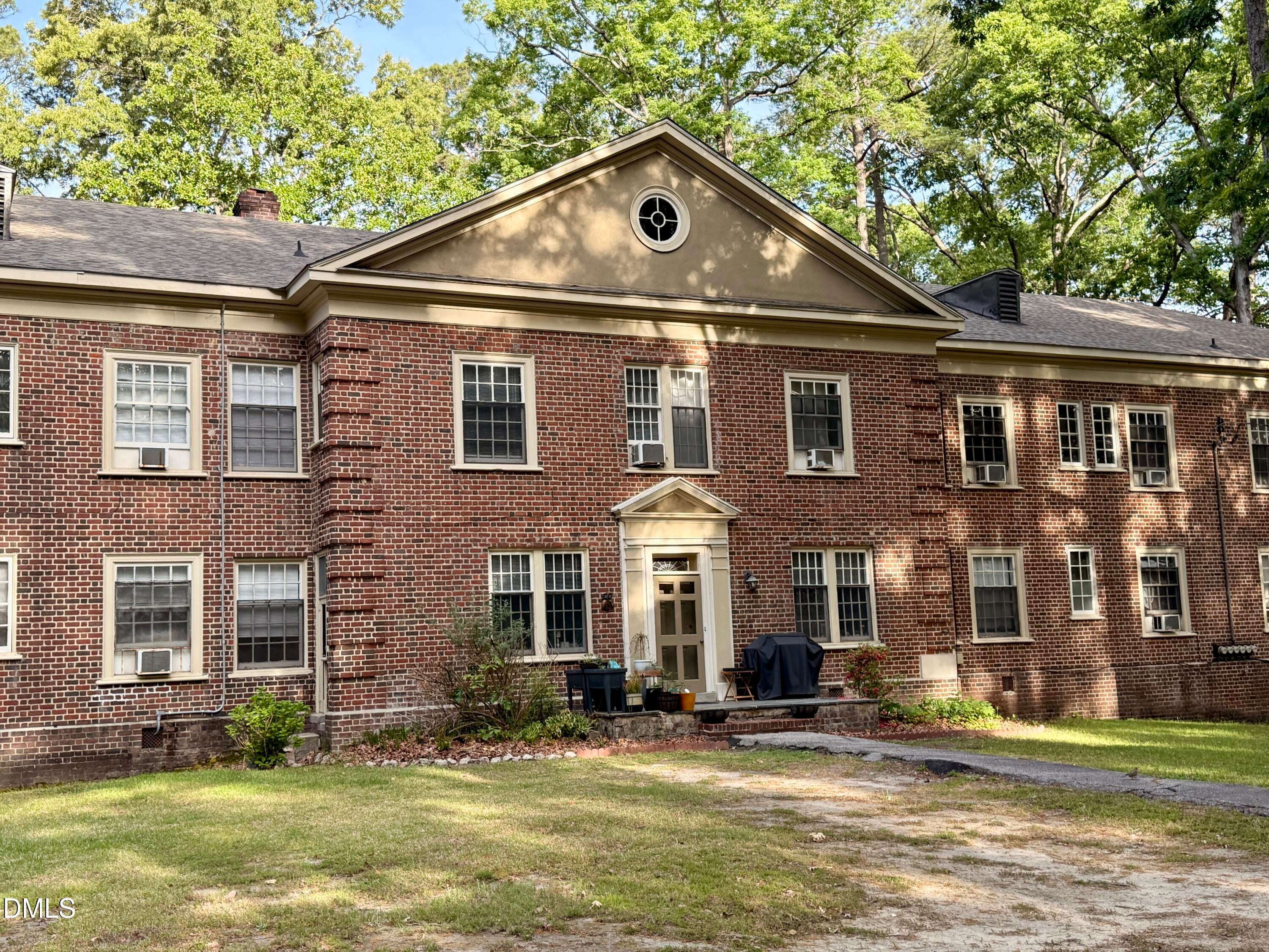 915 Raleigh Road Parkway W