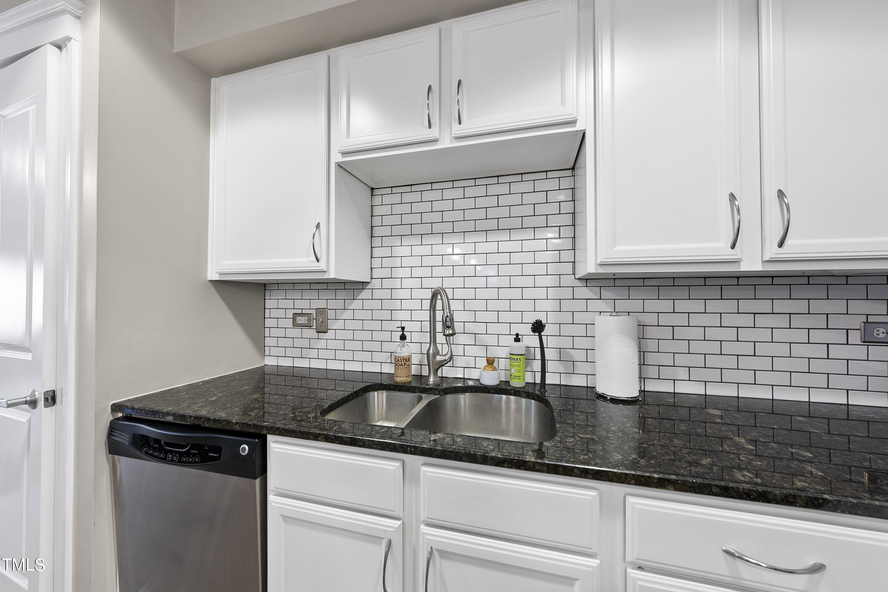 222 Glenwood Avenue 307