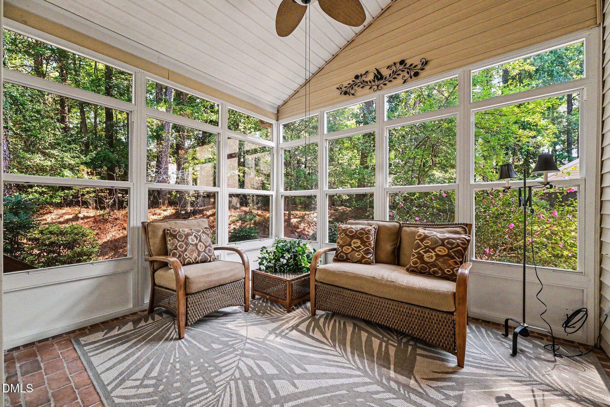 438 Crossvine Close