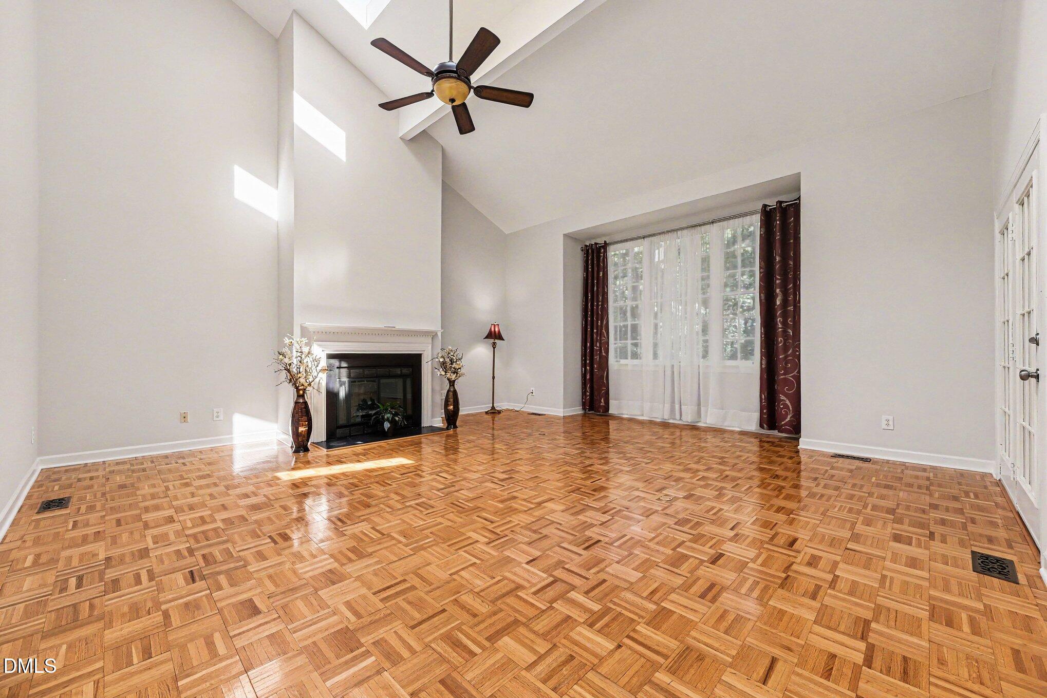 438 Crossvine Close
