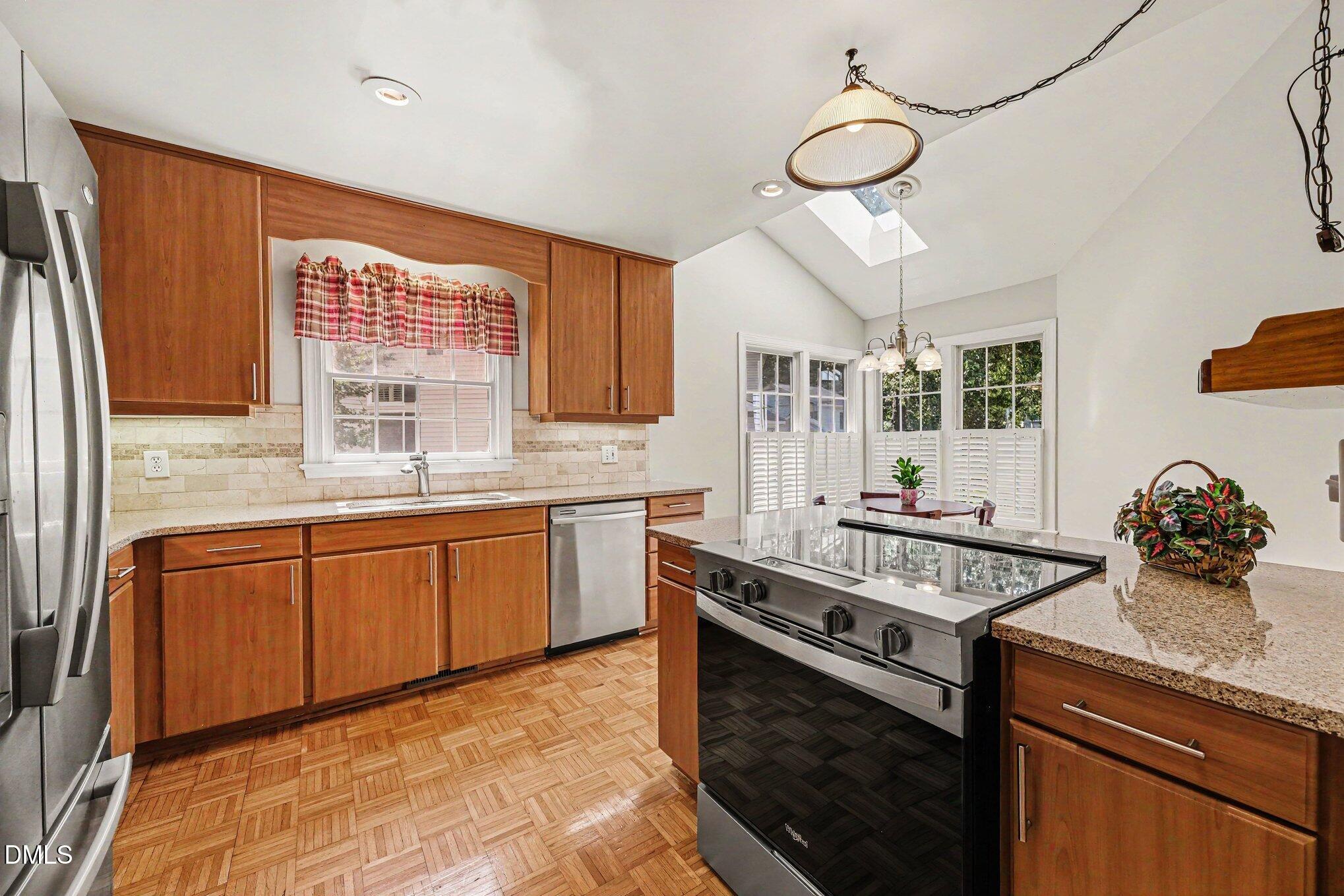 438 Crossvine Close