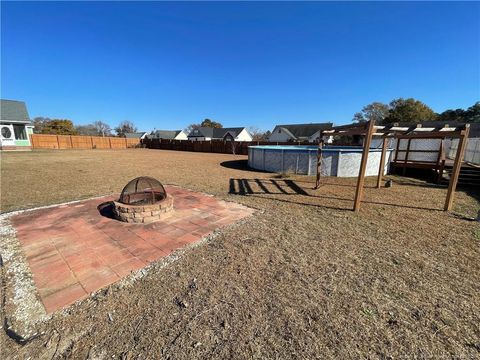 A home in Raeford