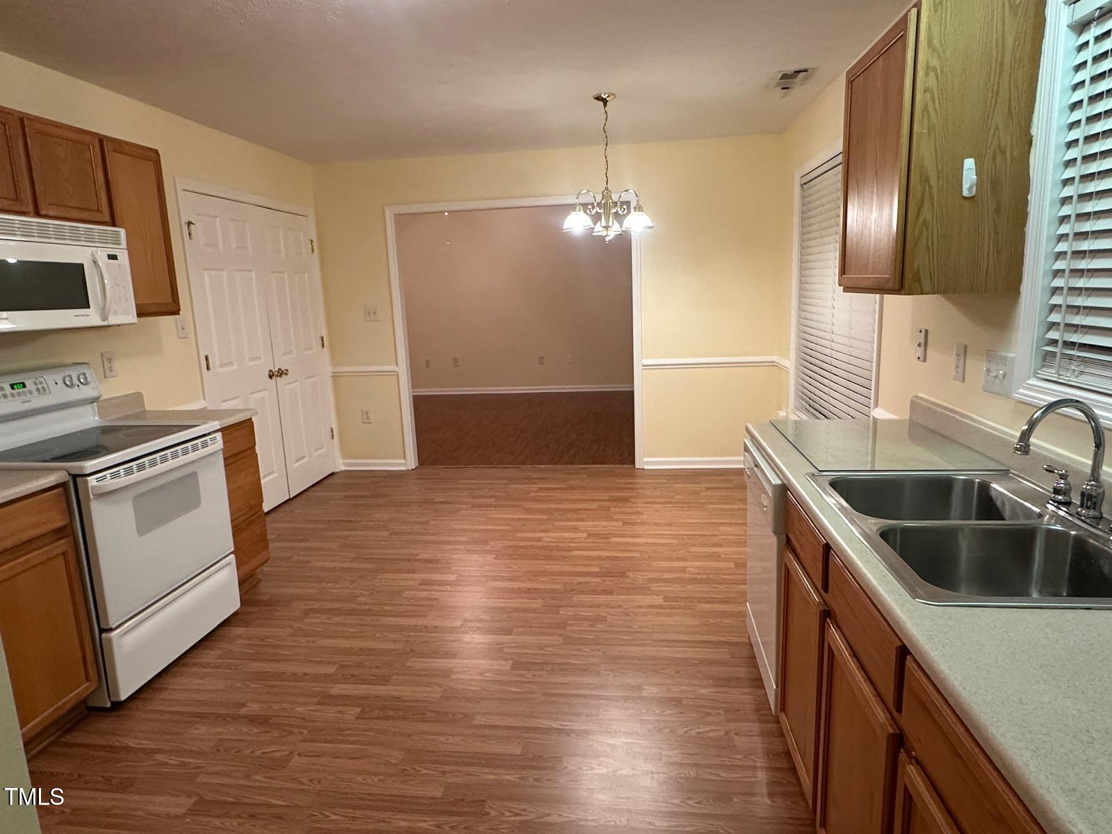 Fayetteville, North Carolina 28306, United States, 3 Bedrooms Bedrooms, ,2 BathroomsBathrooms,Residential,Active,97923