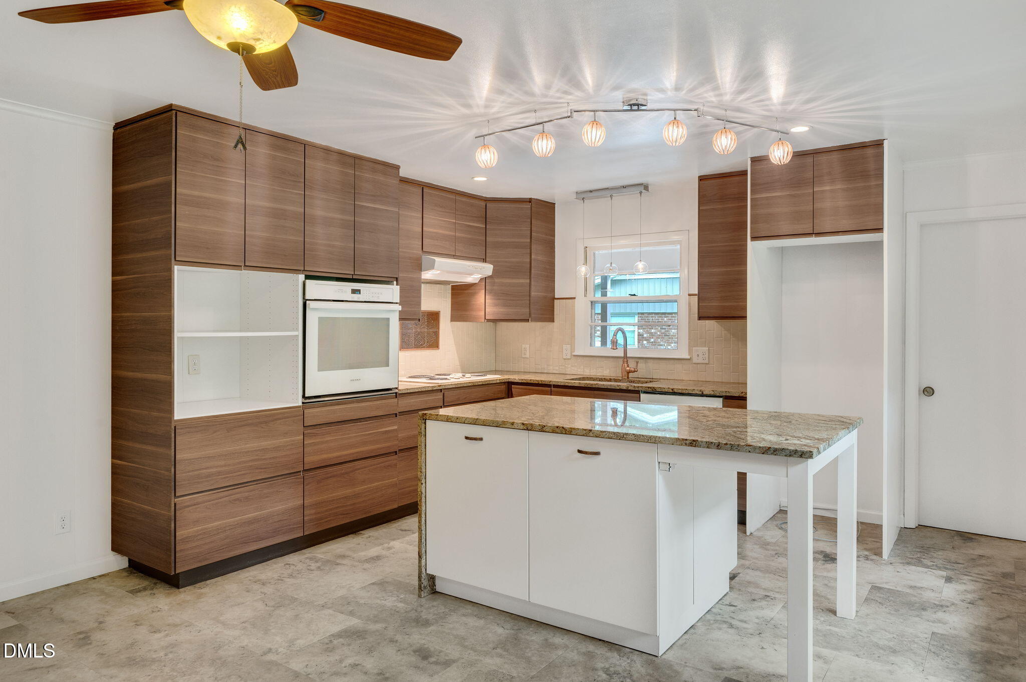 321 Clarendon Crescent