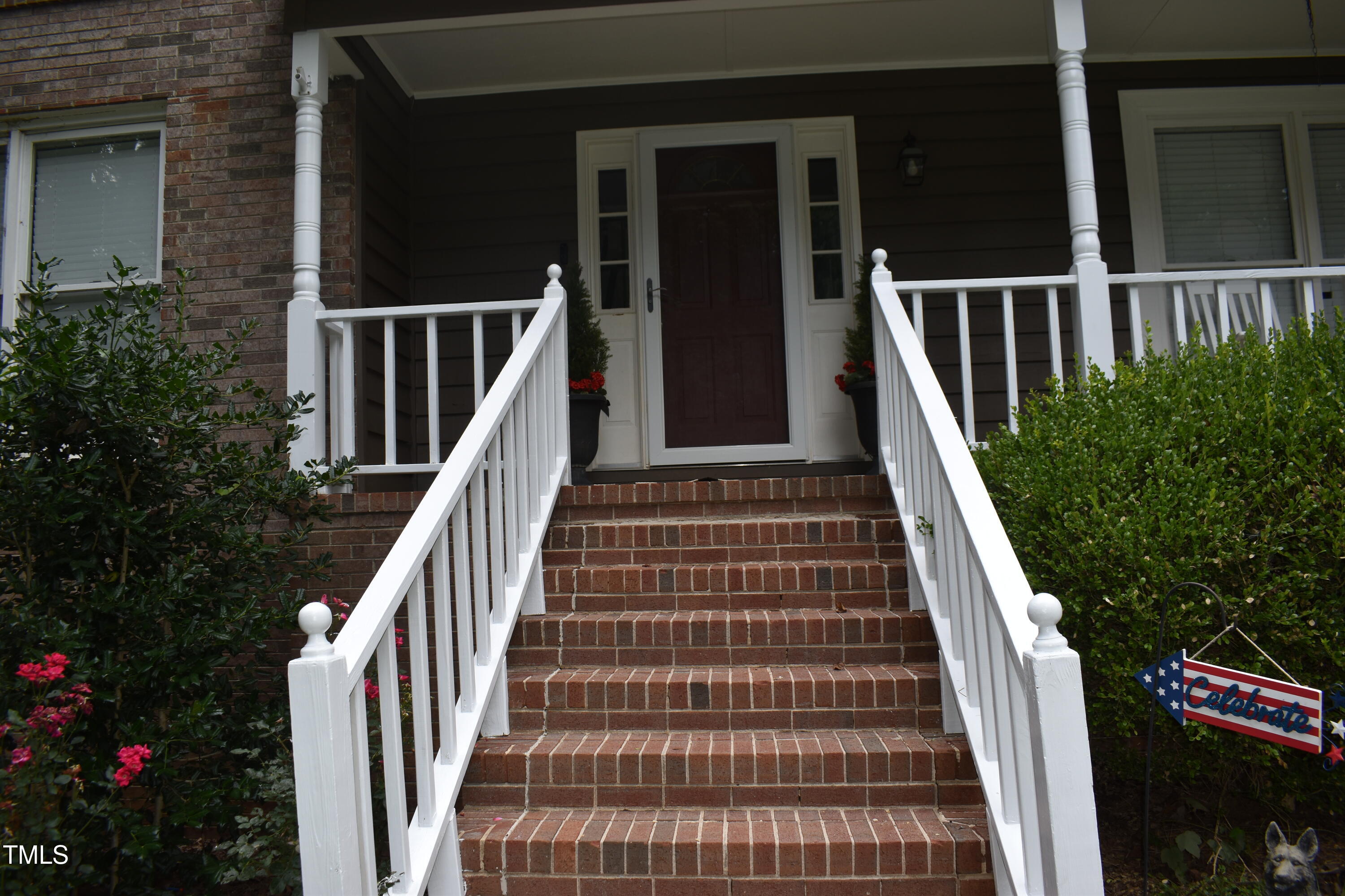 9 Pinecourt Drive