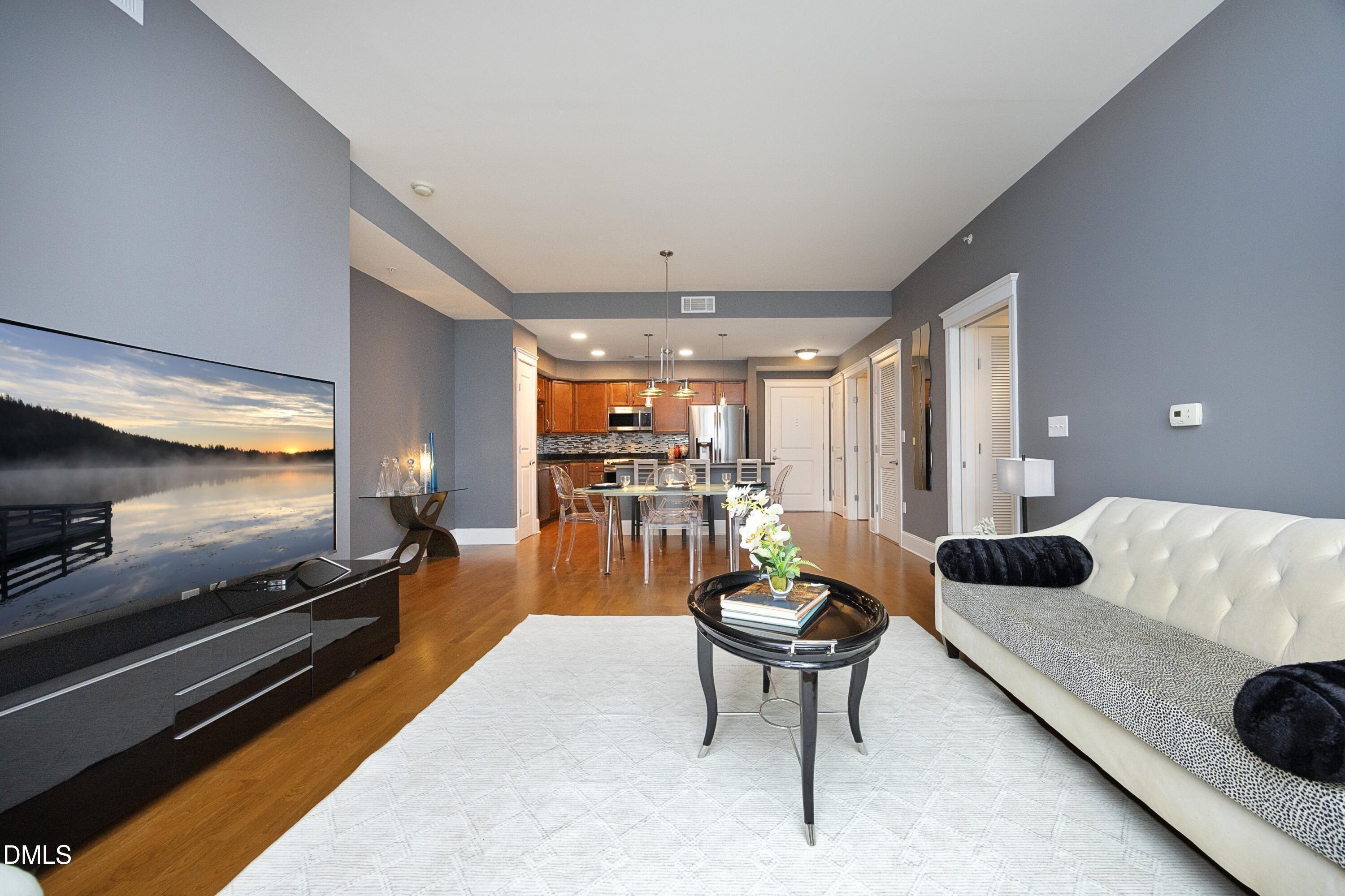 222 Glenwood Avenue 413