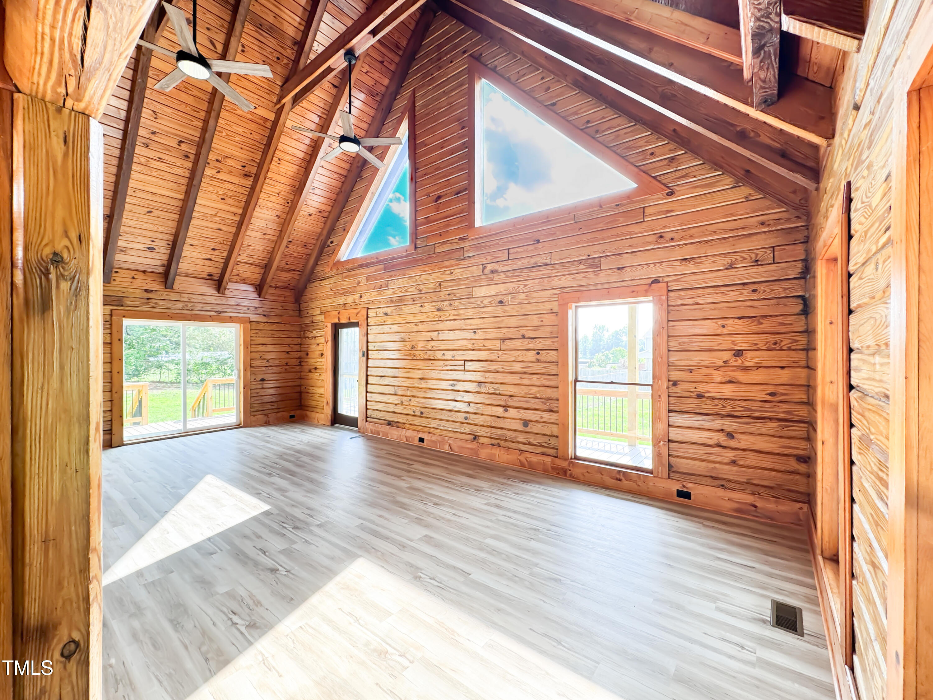 1283 Ennis Road