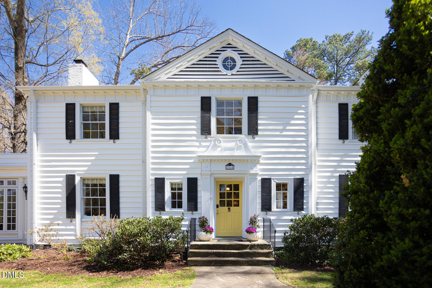 1014 W Forest Hills Boulevard