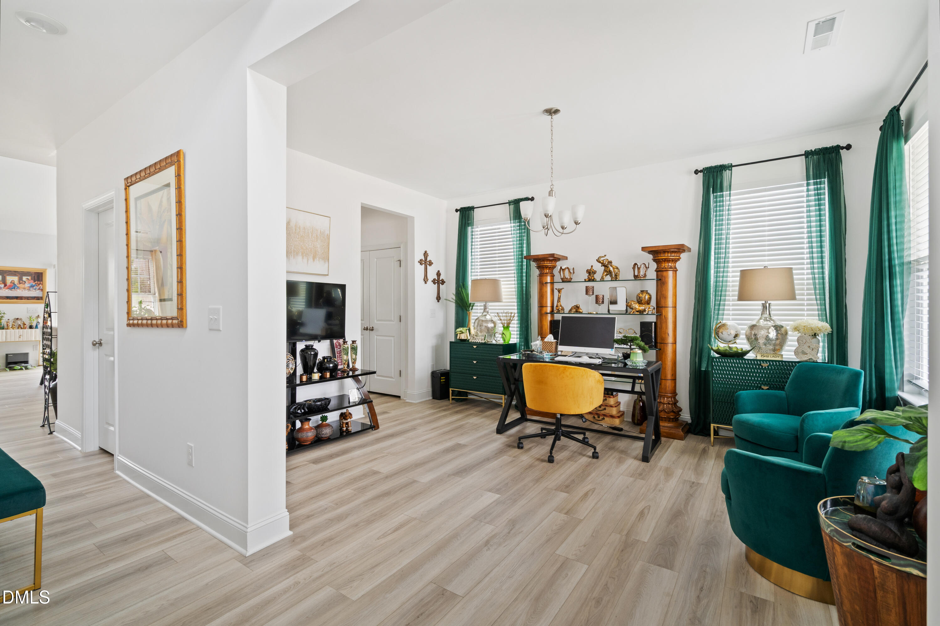 25 Shining Amber Way