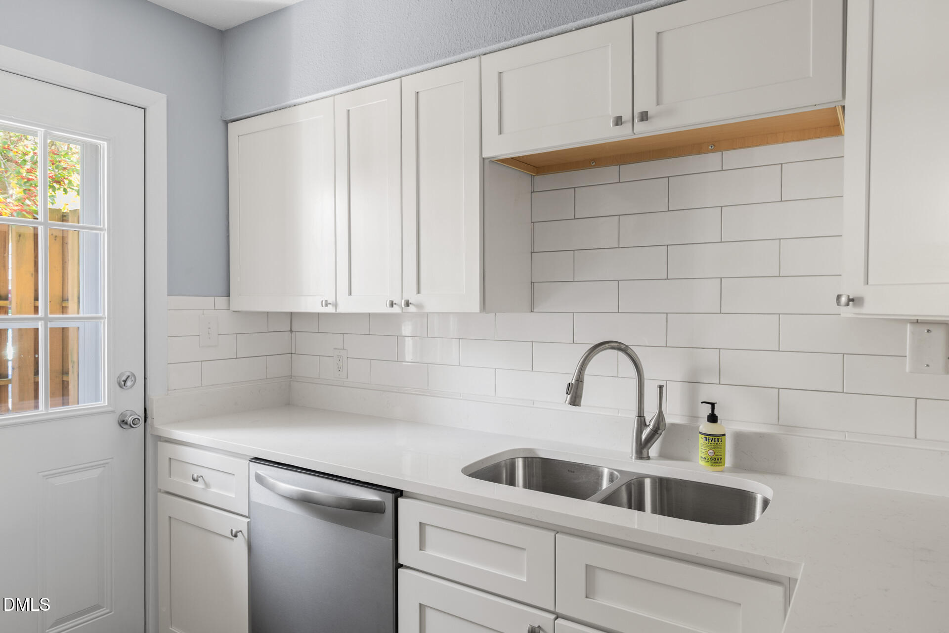 220 Elizabeth Street Apt B10