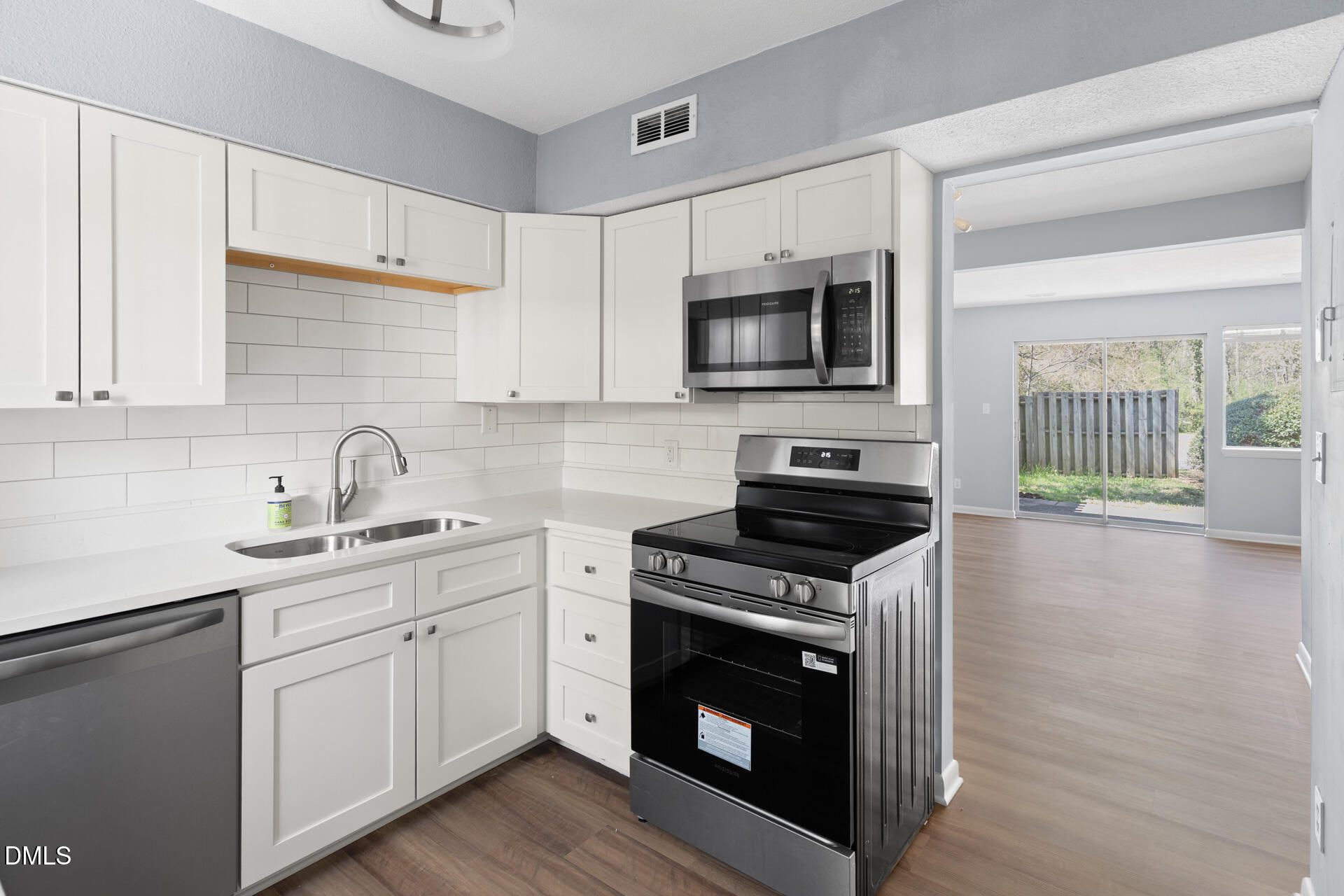 220 Elizabeth Street Apt B10