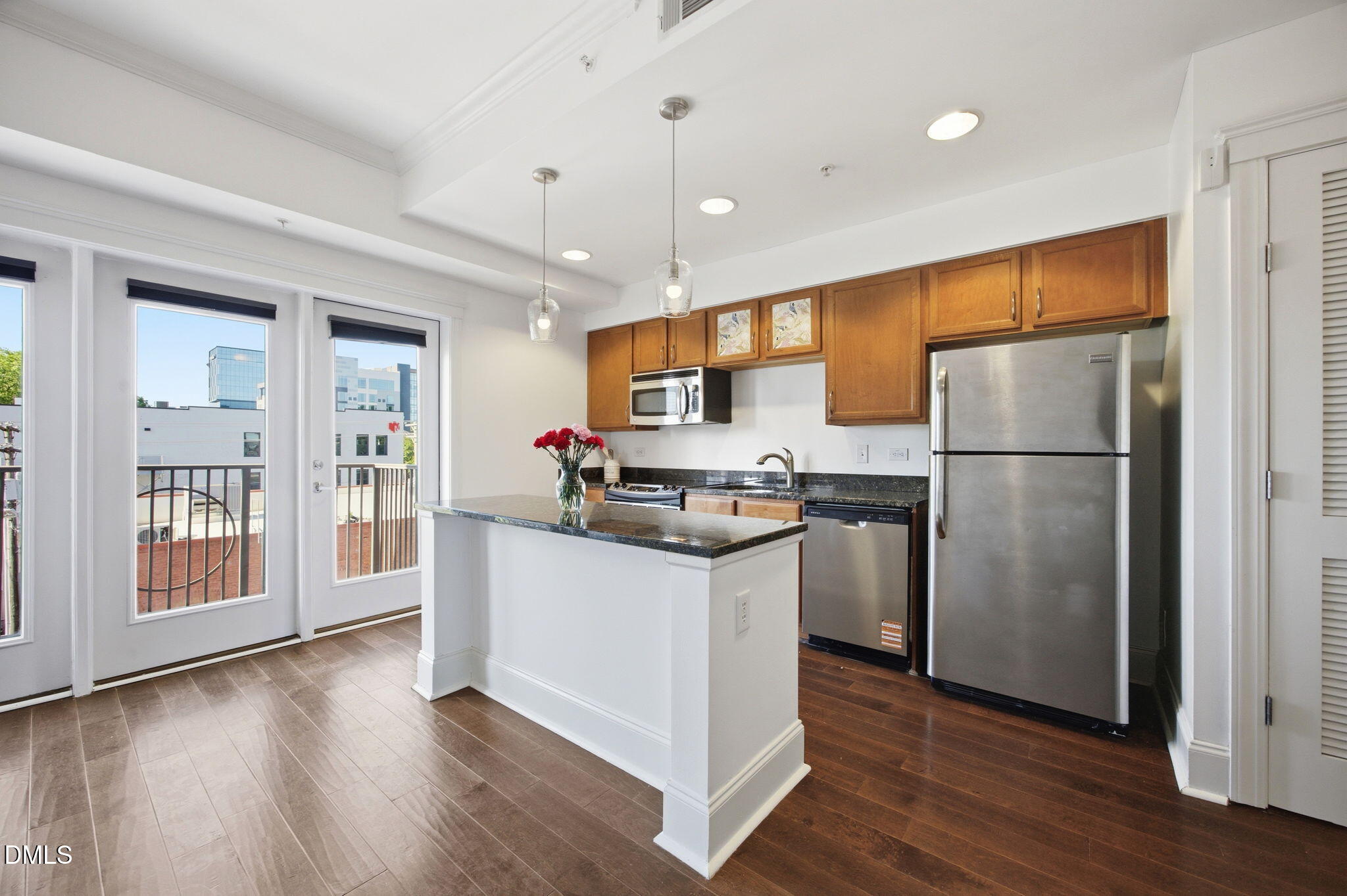 222 Glenwood Avenue 423