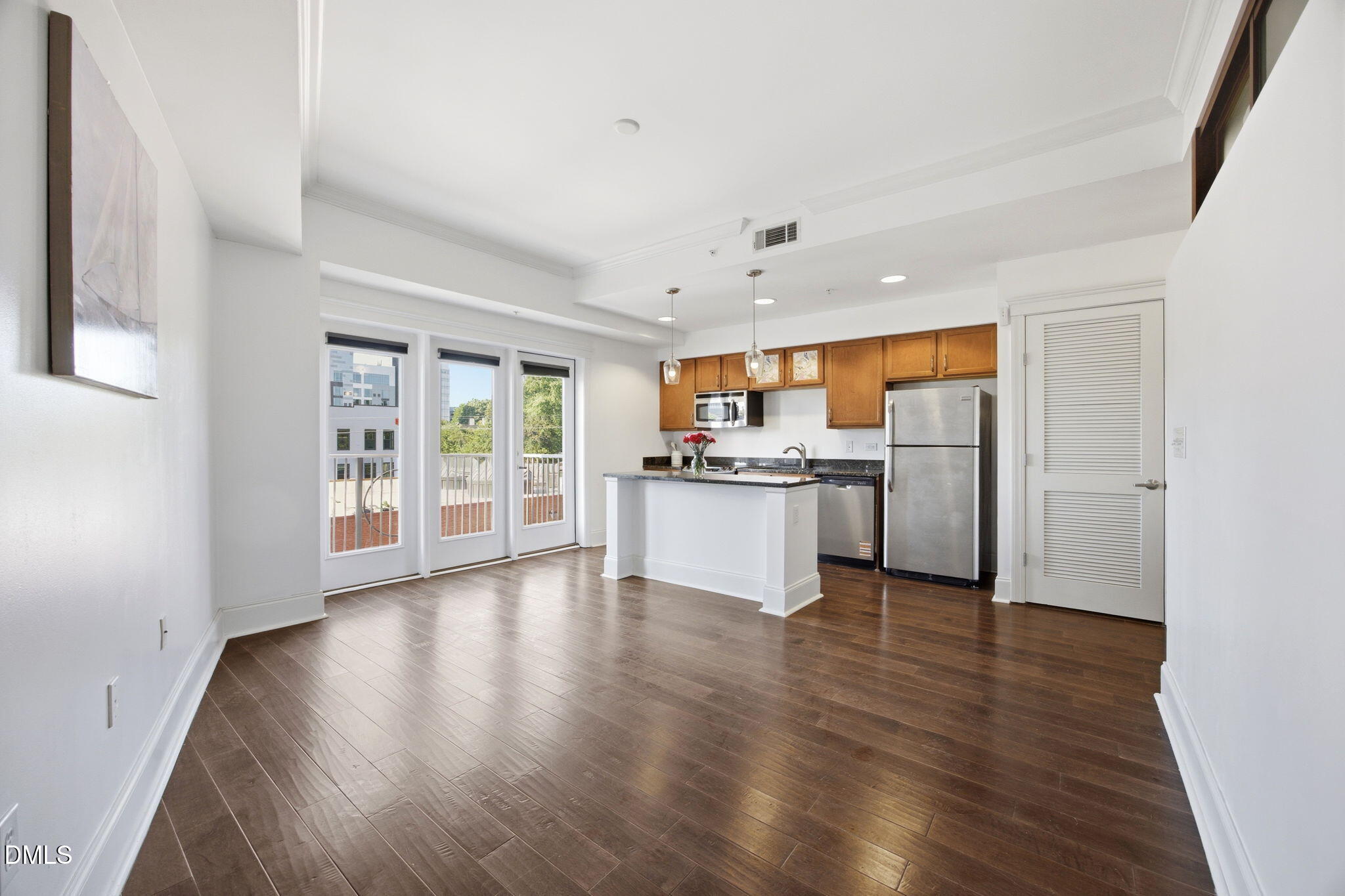 222 Glenwood Avenue 423