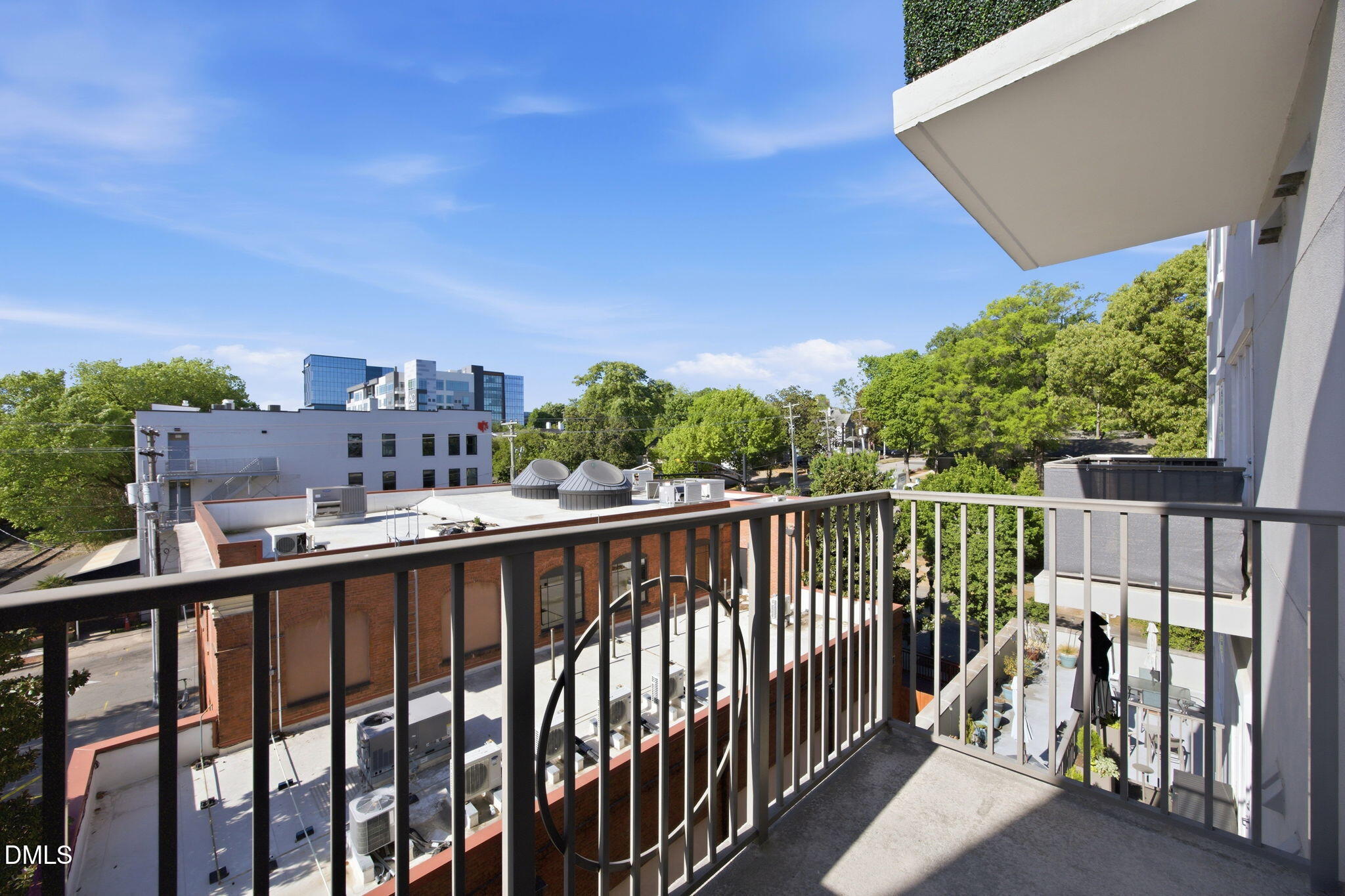 222 Glenwood Avenue 423