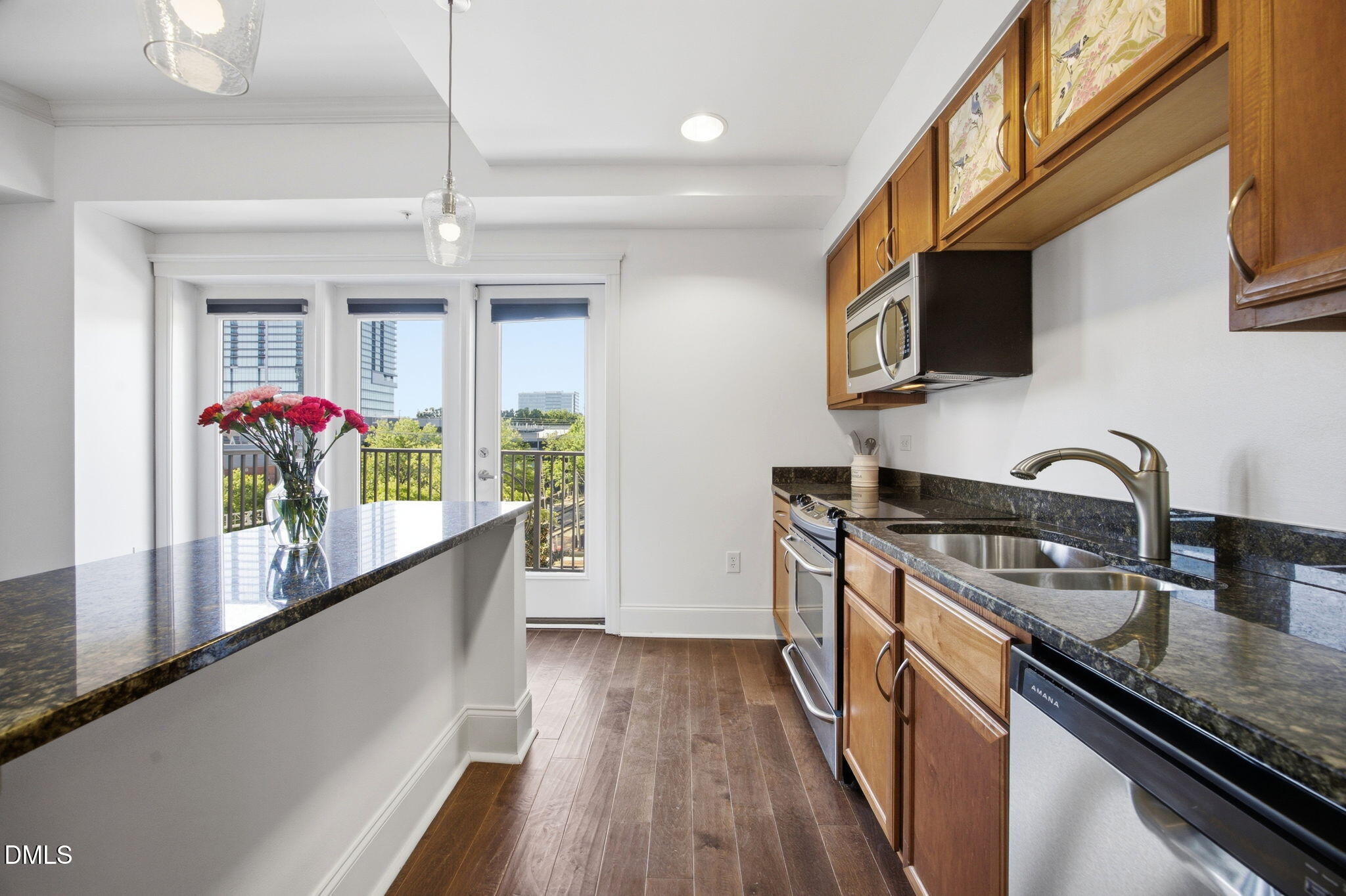 222 Glenwood Avenue 423