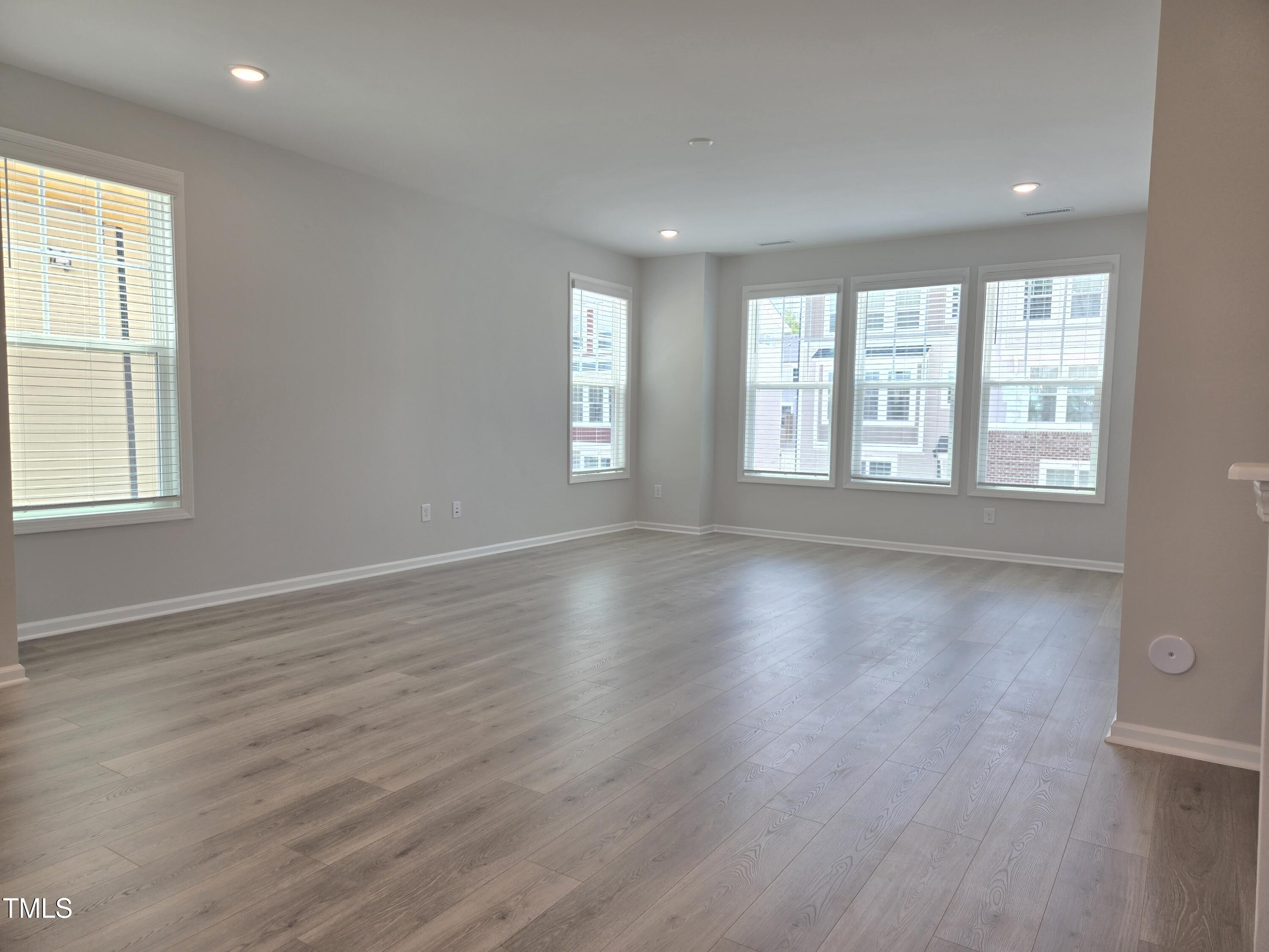 5016 Jowettes Walk Drive 19