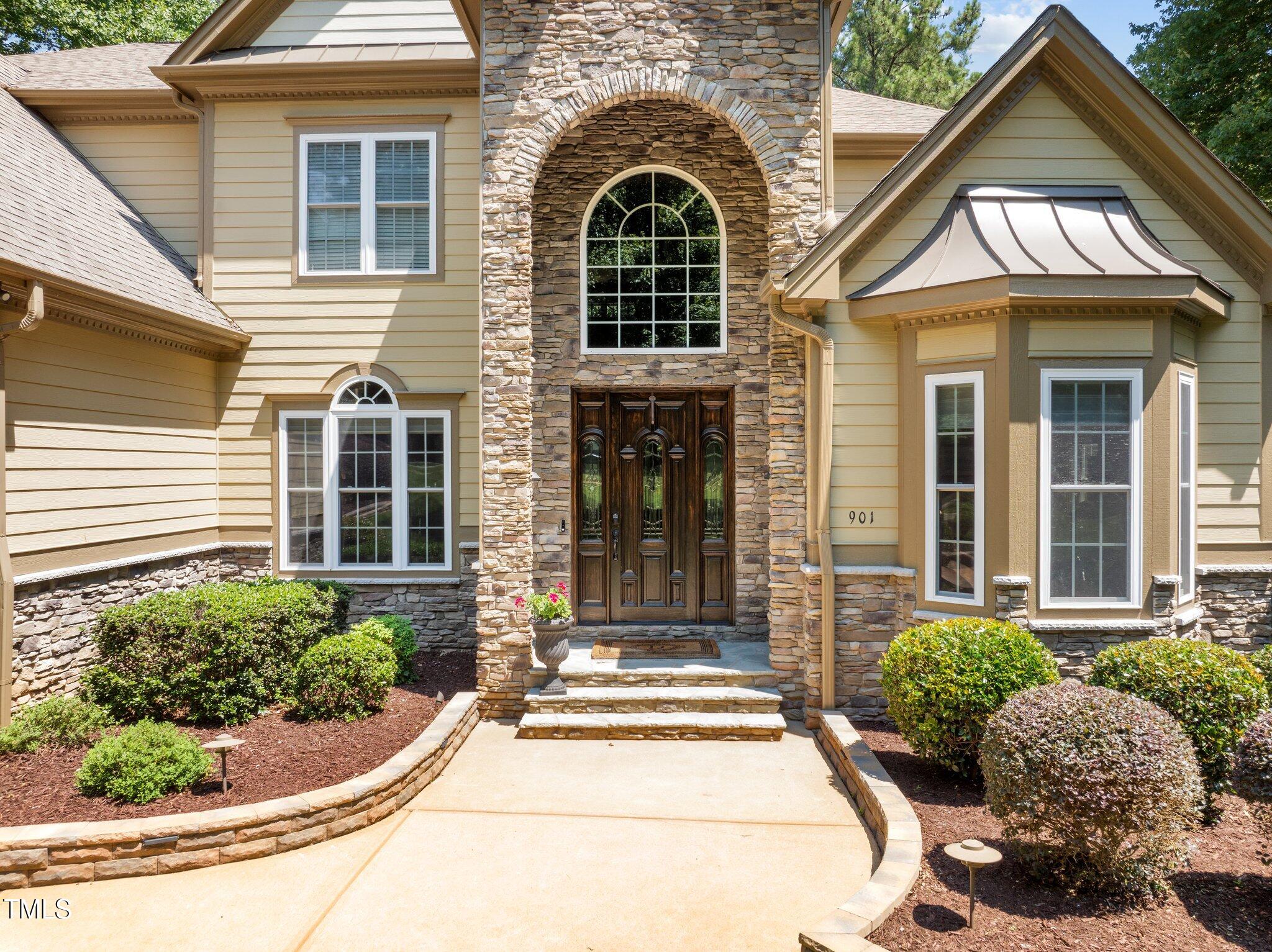 901 Edgewater Drive