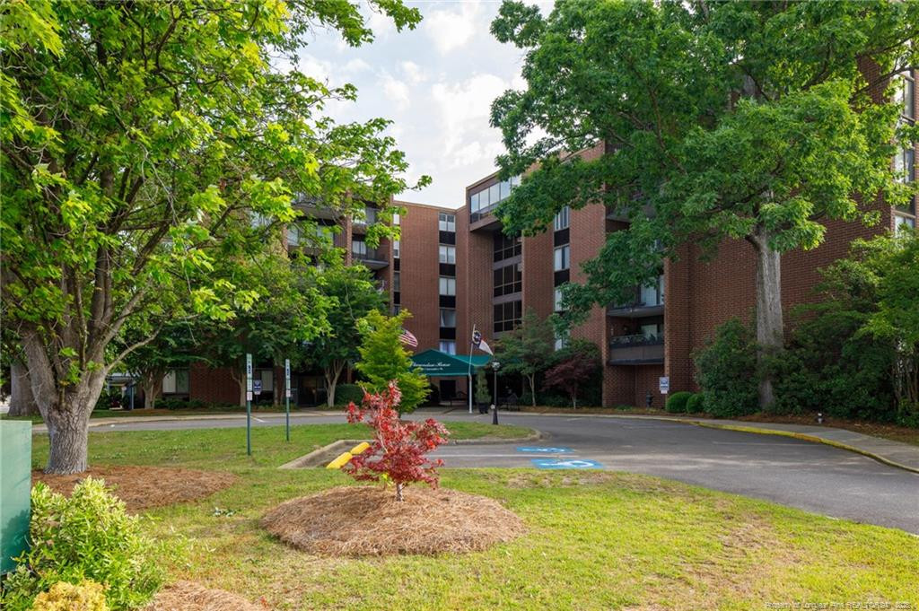 1100 Clarendon Street 411