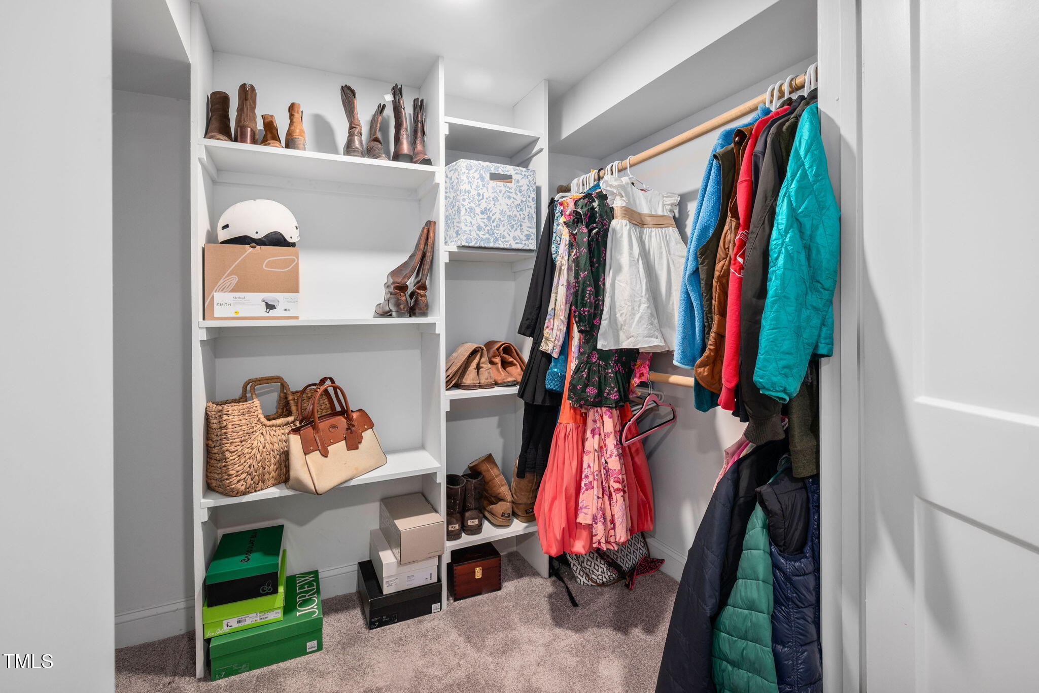 Raleigh, North Carolina 27609, United States, 4 Bedrooms Bedrooms, ,3 BathroomsBathrooms,Residential,Pending,203341