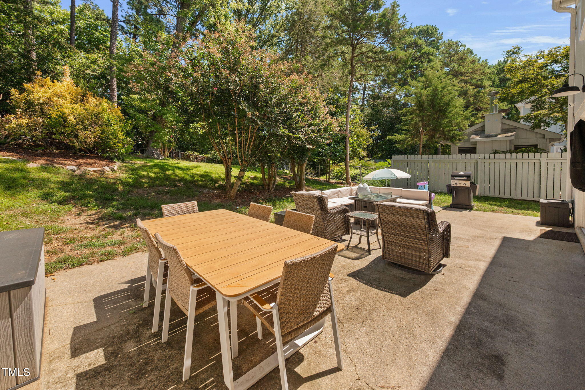 Raleigh, North Carolina 27609, United States, 4 Bedrooms Bedrooms, ,3 BathroomsBathrooms,Residential,Pending,203341