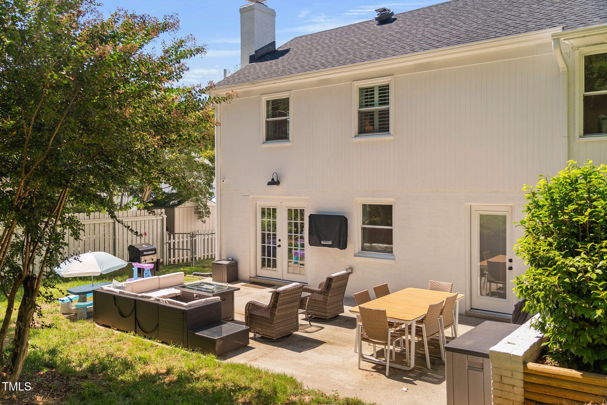 Raleigh, North Carolina 27609, United States, 4 Bedrooms Bedrooms, ,3 BathroomsBathrooms,Residential,Pending,203341