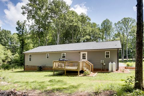 Single Family Residence in Randleman NC 1038 Hub Morris Road 6.jpg