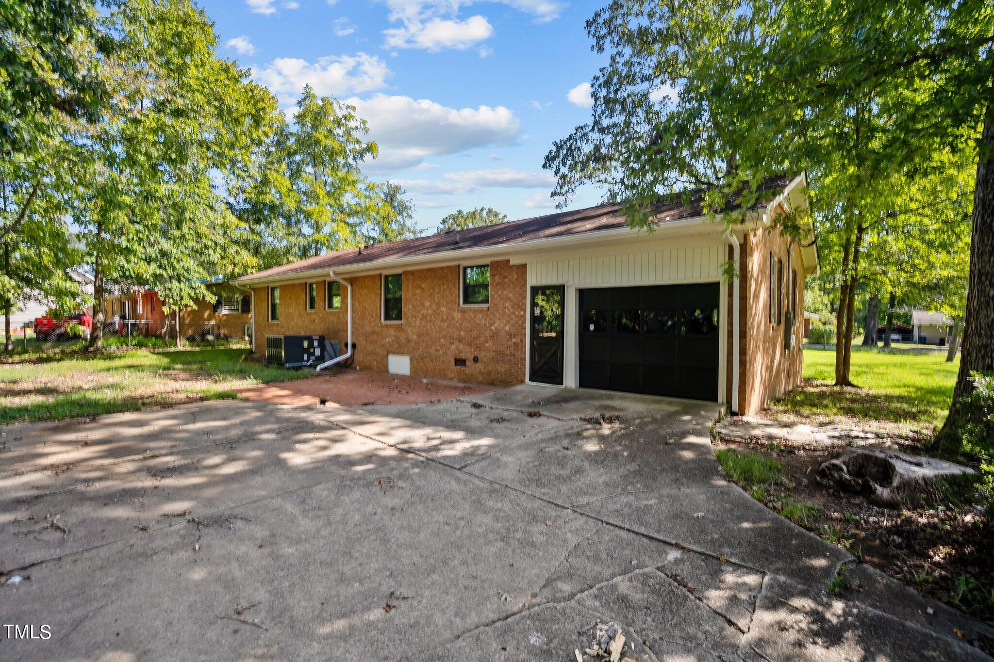 401 Crestview Dr Drive