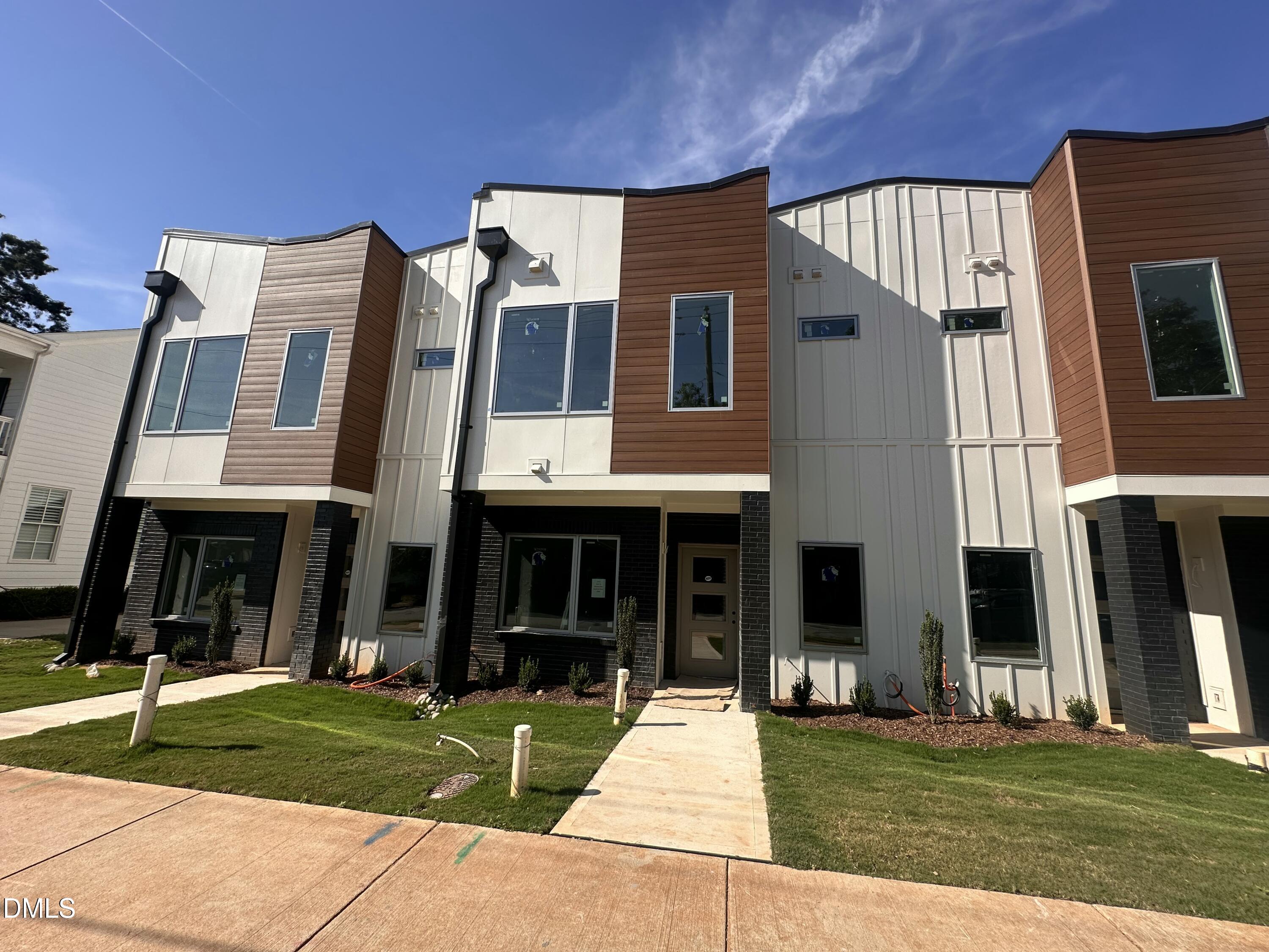 1521 1/2 Sunrise Avenue