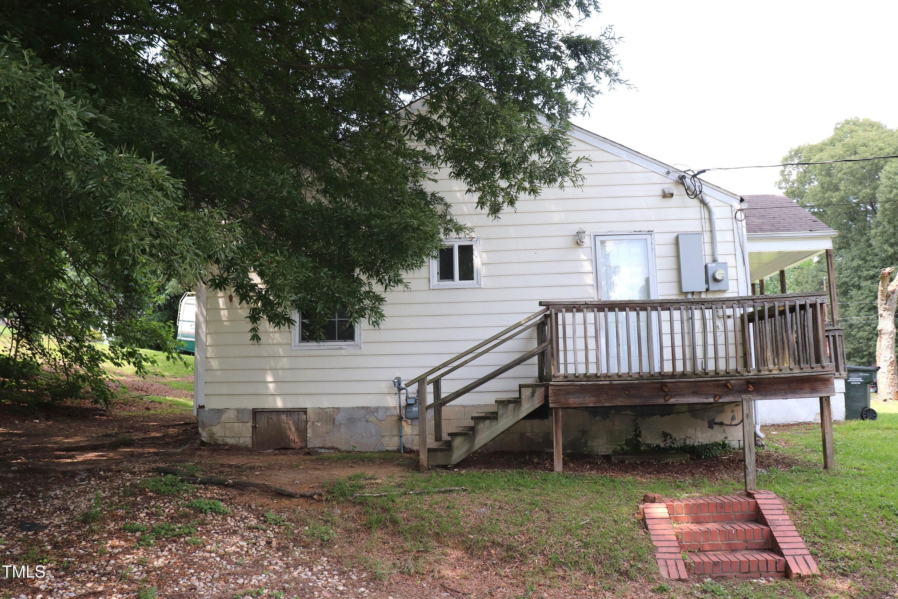 1611 Robinhood Road