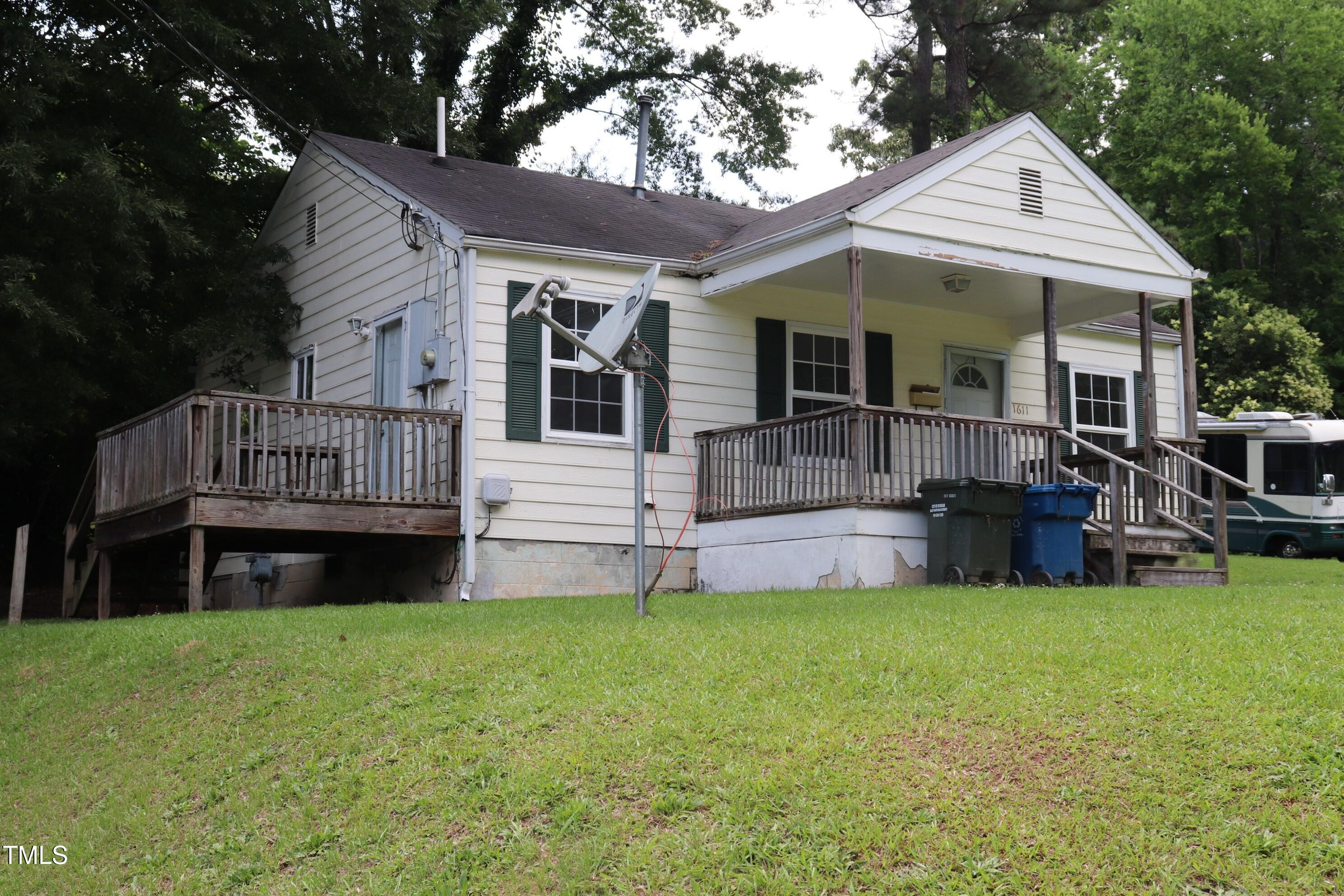 1611 Robinhood Road