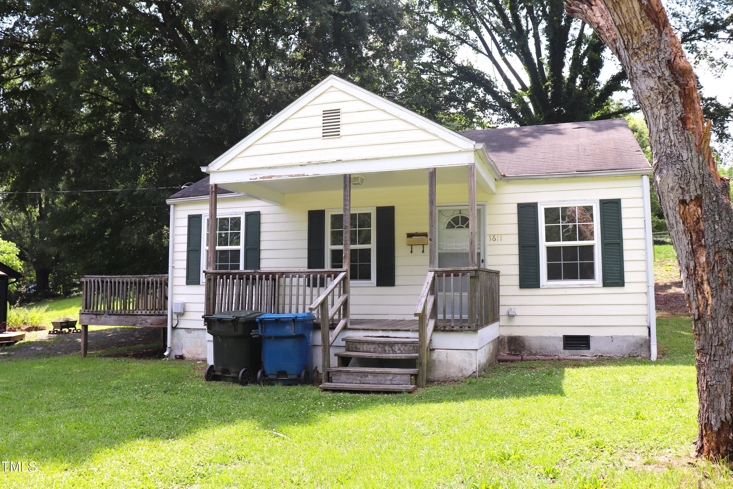 1611 Robinhood Road